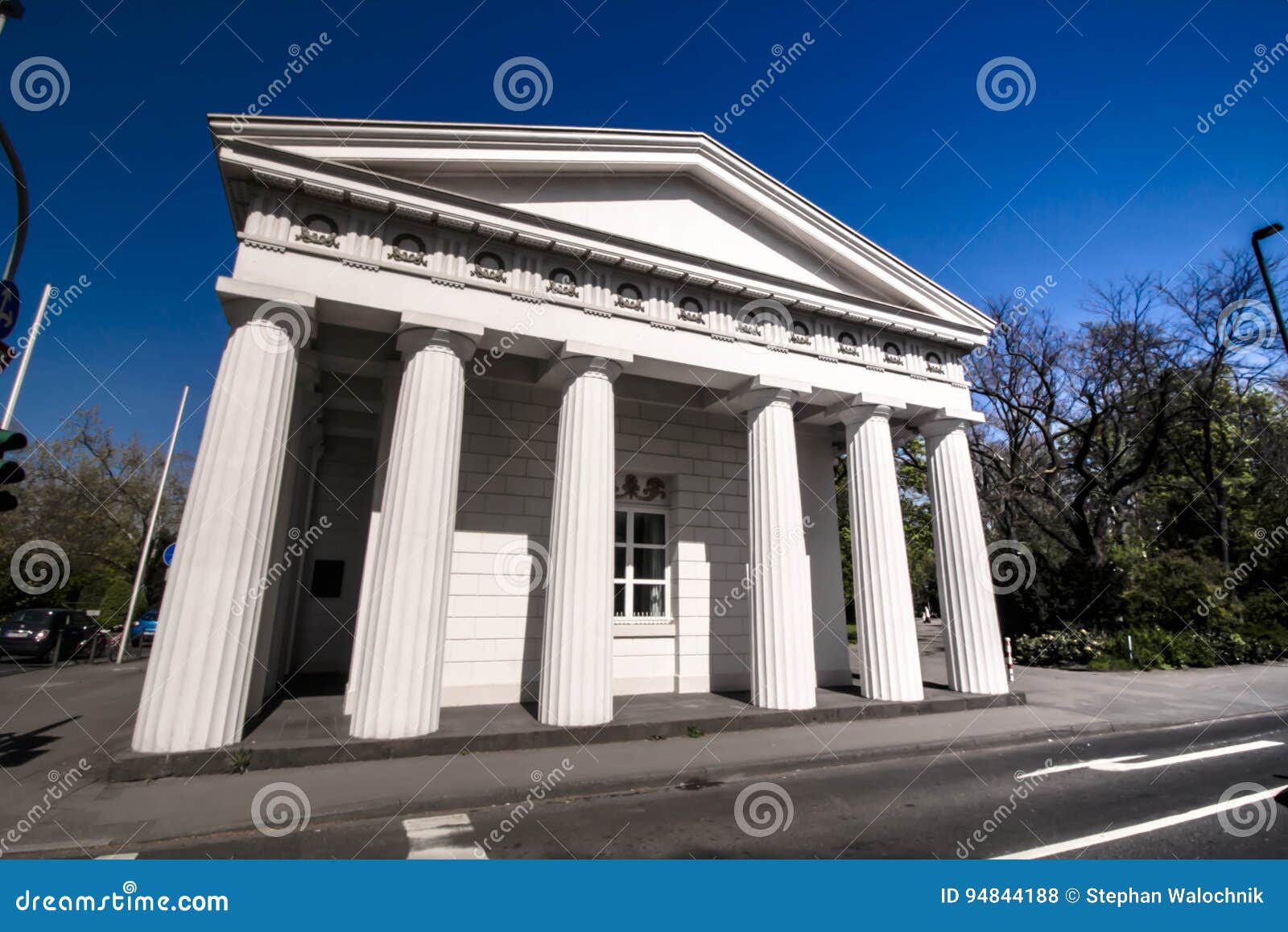 Das Historische Stadttor Von Dusseldorf Stockfoto Bild Von Stadttor Dusseldorf 94844188