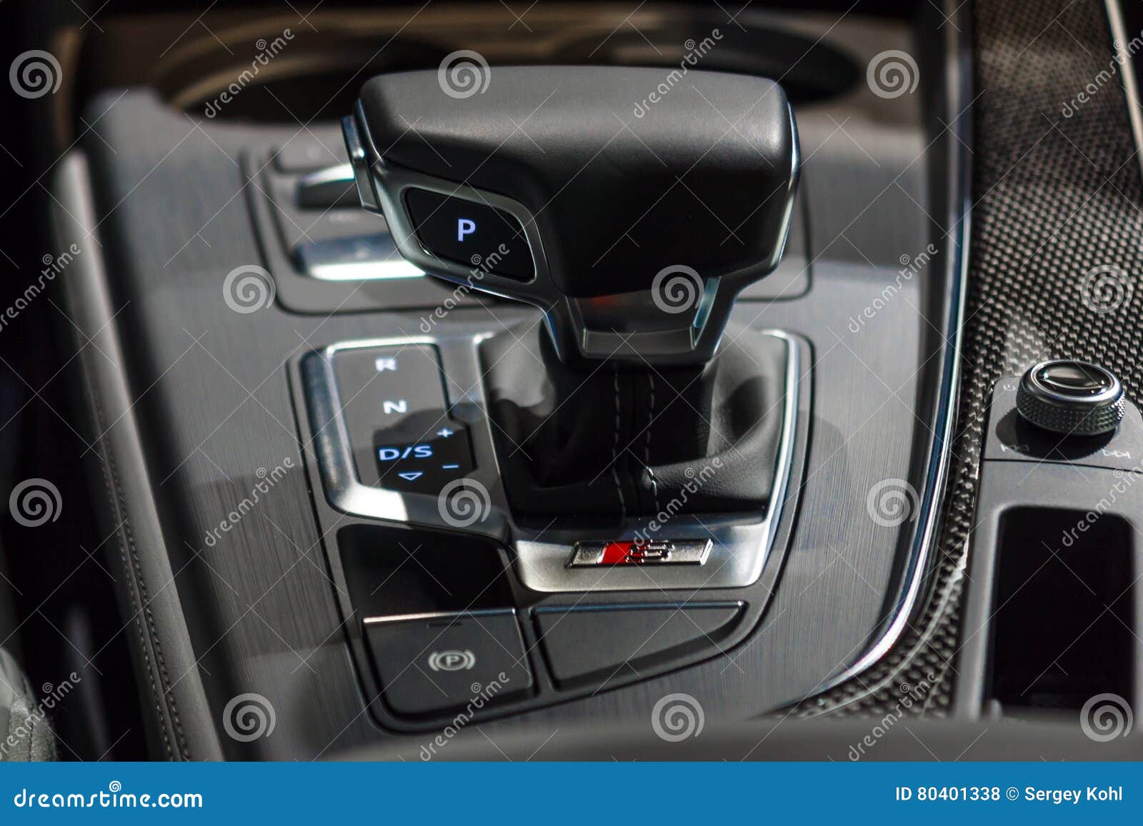 Das Verschiebungssystem Von Automatikgetrieben Des Kompakten Exekutivautos  Audi S5 Sportback 3 0 TFSI-quattro Tiptronic Redaktionelles Stockfoto -  Bild von übertragungen, audi: 80401338