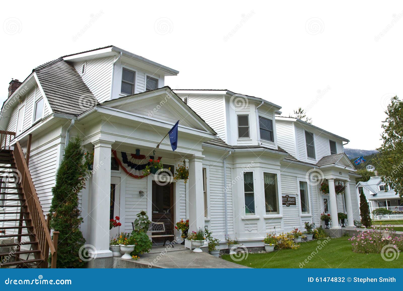 Das Weiße Haus in Skagway, Alaska Redaktionelles Stockfotografie Bild von historisch, gebäude