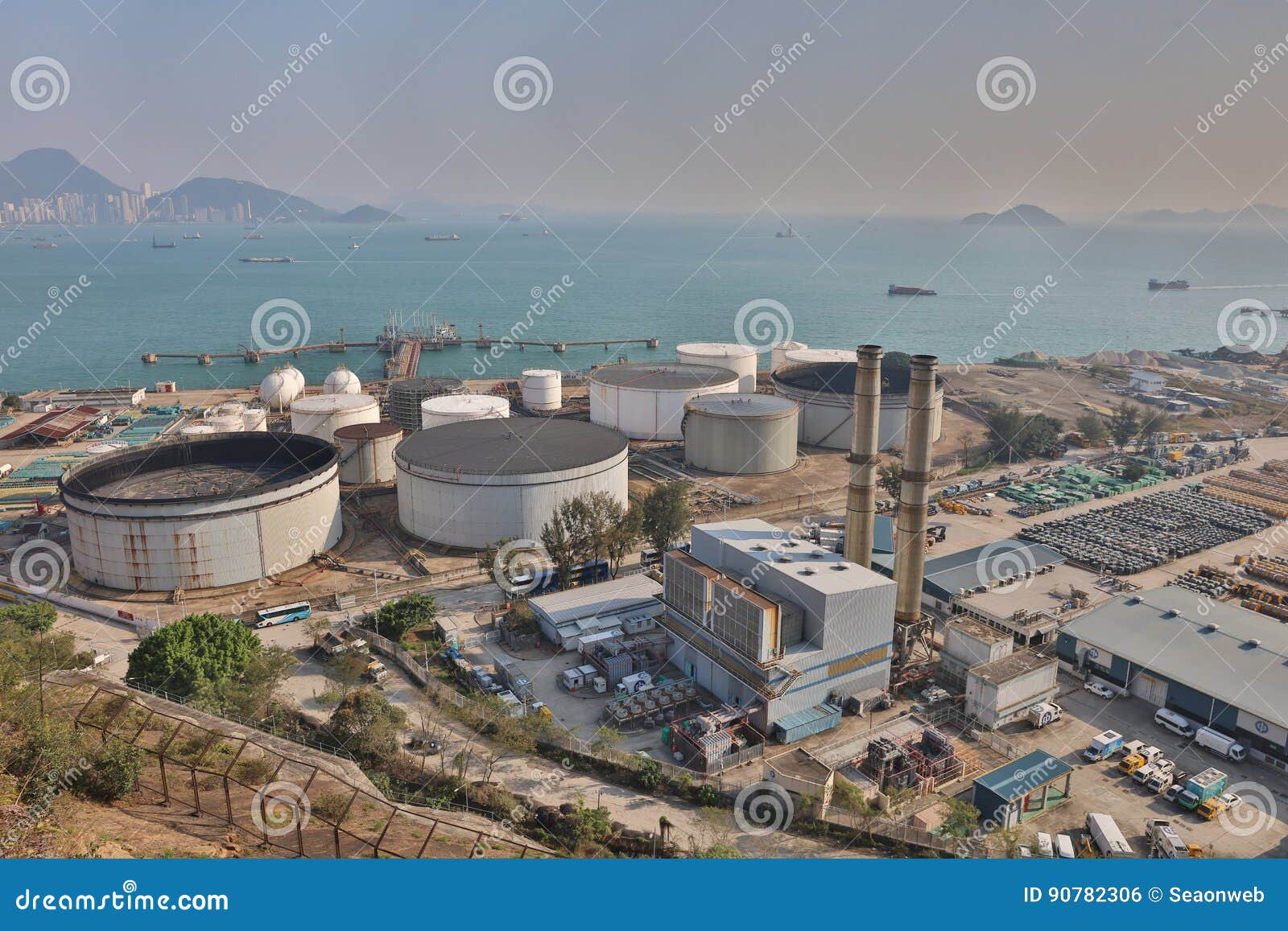 Das Öl-Depot bei Nam Wan HK. Nam Wan Kok Tsing Yi bei 2017