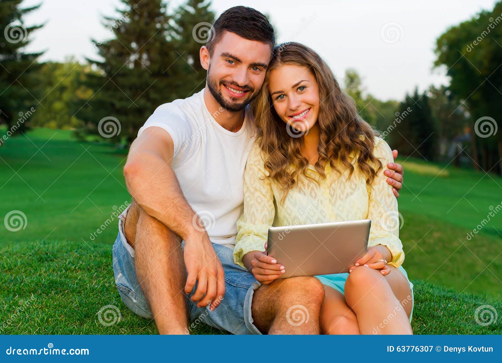 Dating girl playing games