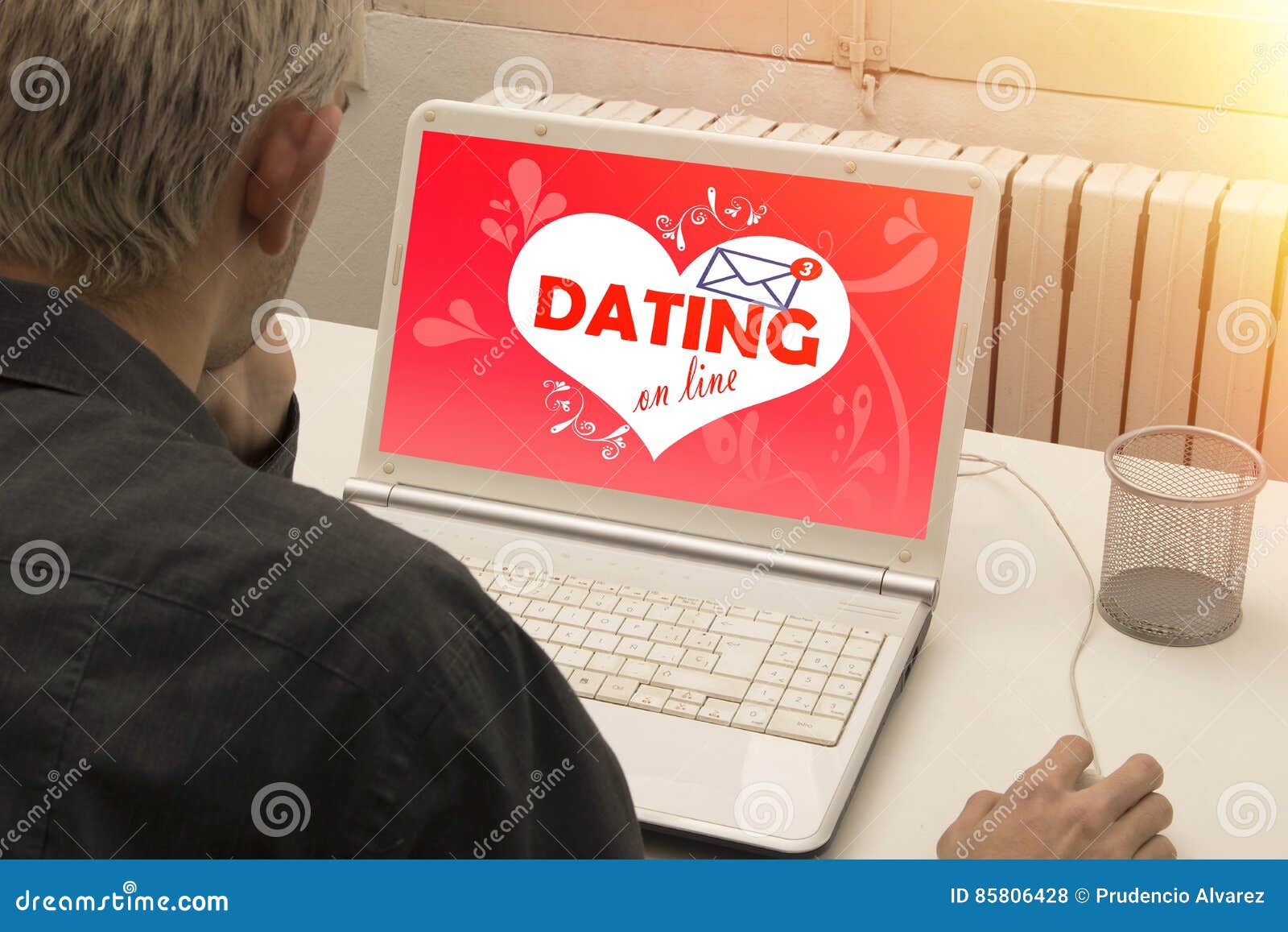 compare online dating and traditional dating
