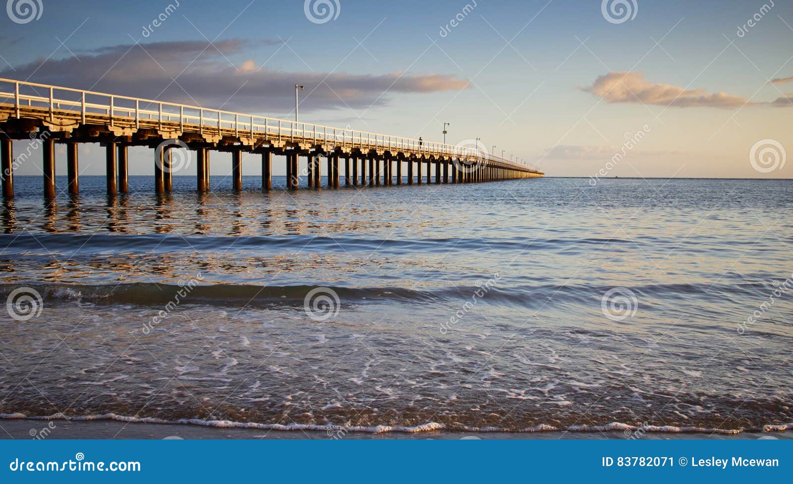 Dawn Hervey Bay Jetty Australia Imagen de archivo Imagen de horizonte