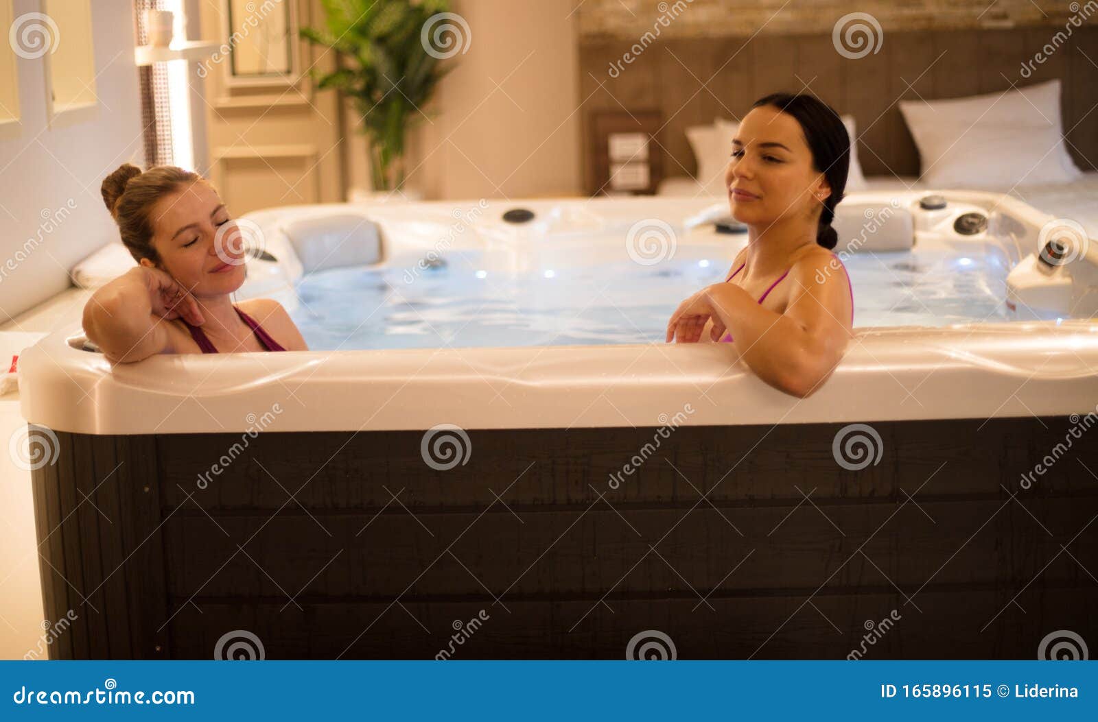 Girls in hot tub hot Twitch star