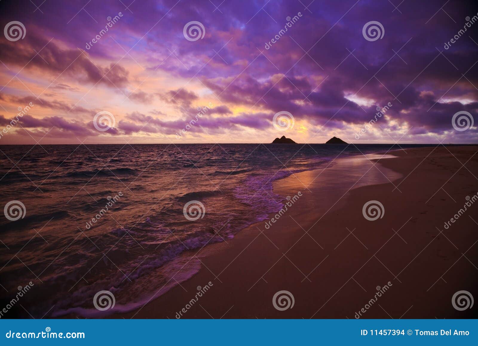 daybreak at lanikai beach in hawaii