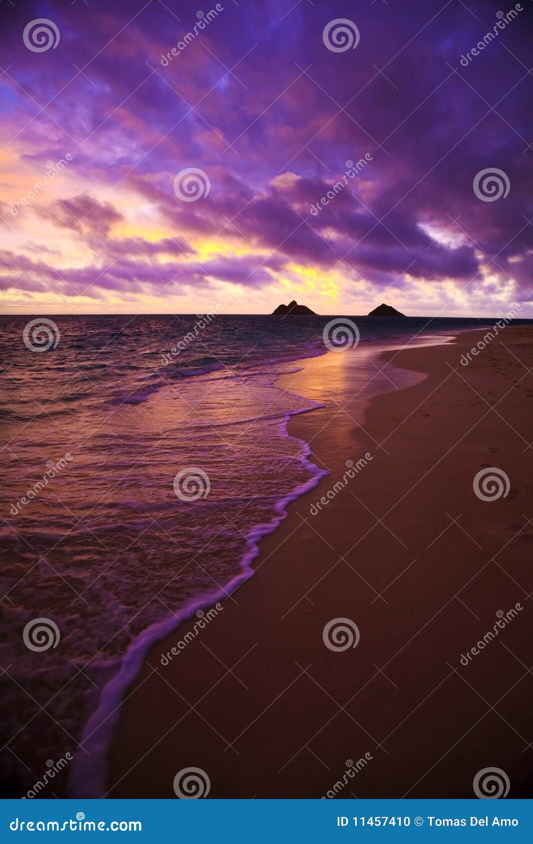 daybreak at lanikai beach in hawaii