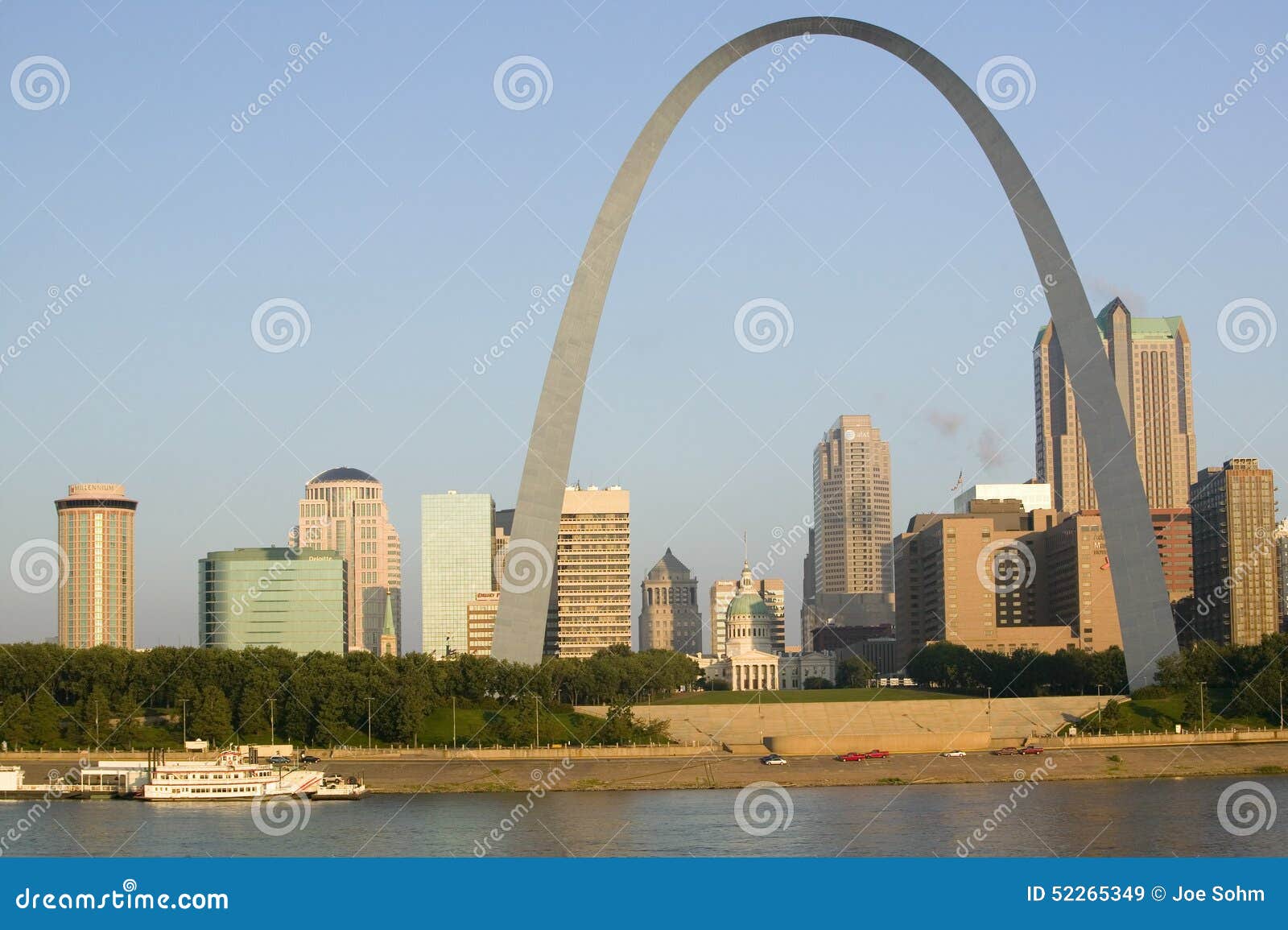 Daytime View Of Gateway Arch (Gateway To The West) And Skyline Of St. Louis, Missouri At Sunrise ...