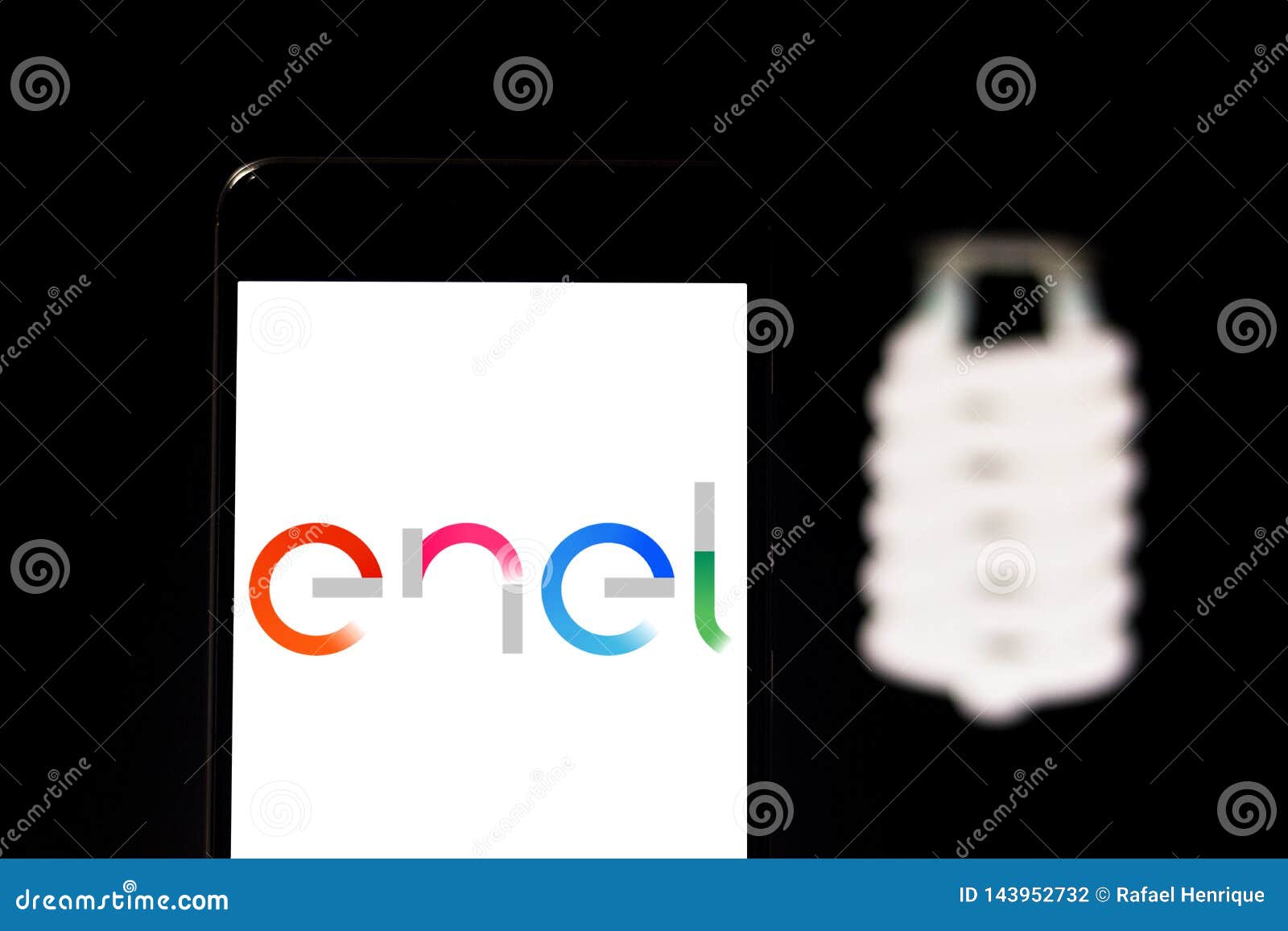 4 De Abril De 2019, Brasil Logotipo Da Enel No Dispositivo Móvel a Enel é  Uma Empresa Da Distribuição Da Energia Elétrica Com Ope Fotografia  Editorial - Imagem de elevado, cabo: 143952732