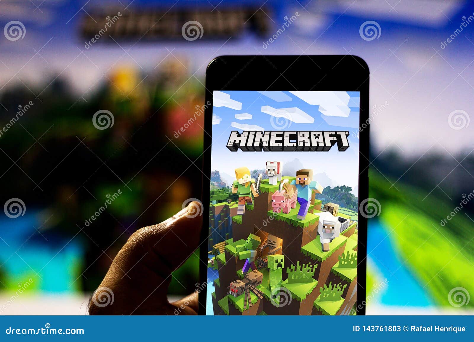 2 de abril de 2019, Brasil. Logotipo Minecraft no dispositivo