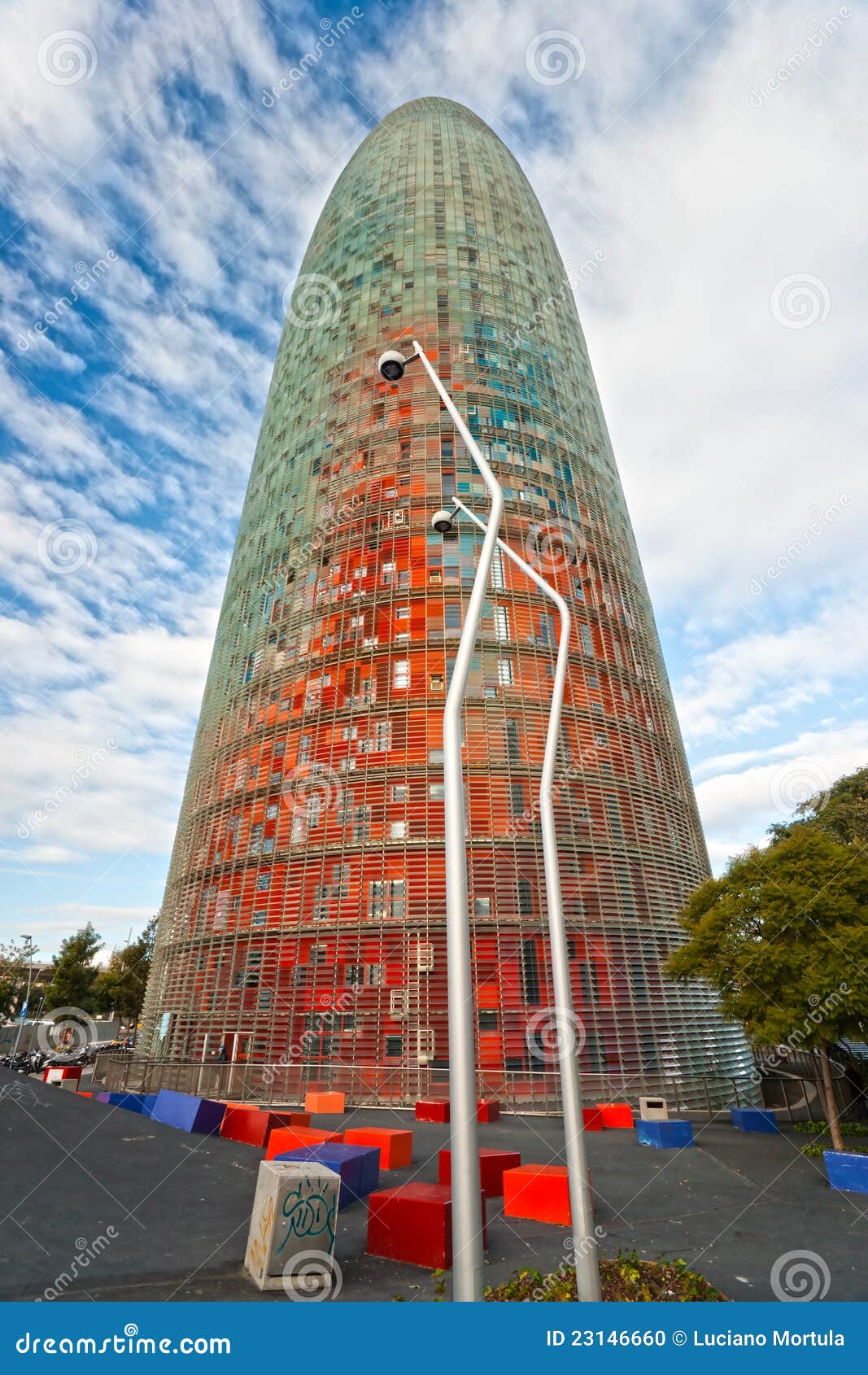 De Agbar Toren, Barcelona, Spanje. Redactionele Afbeelding Image of gebouw, verlichting: