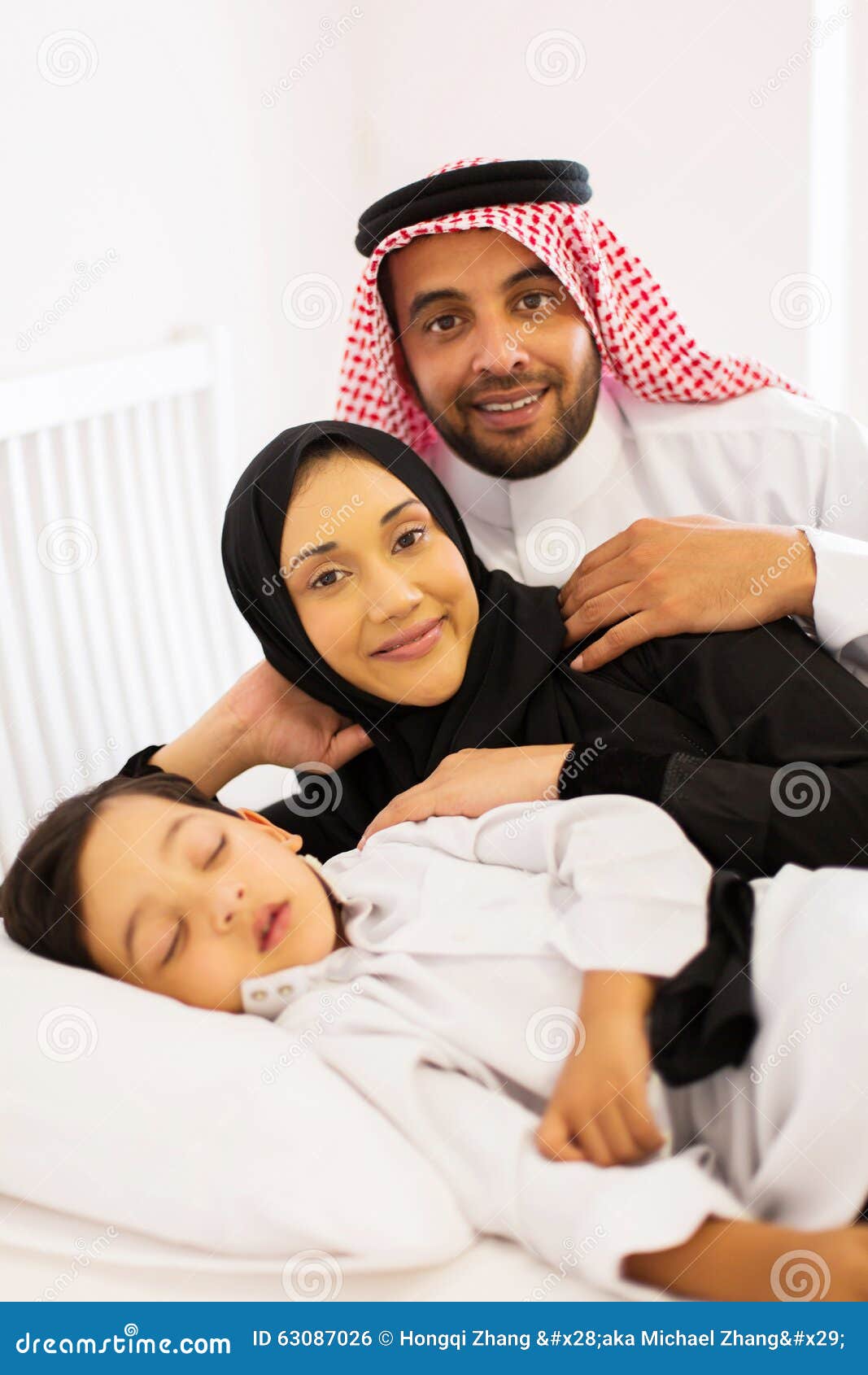 De arabische zoon van het paarbed stock foto afbeelding: 63087026