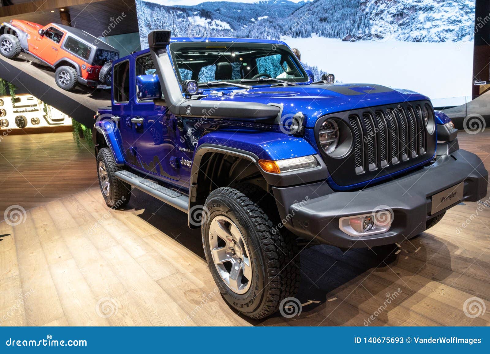 De Auto Van Jeep Wrangler Sahara 4x4 Redactionele Stock Foto Image Of Toon Toonzaal De Auto Van Jeep Wrangler Sahara 4x4 Redactionele Stock Foto Image Of Toon Toonzaal