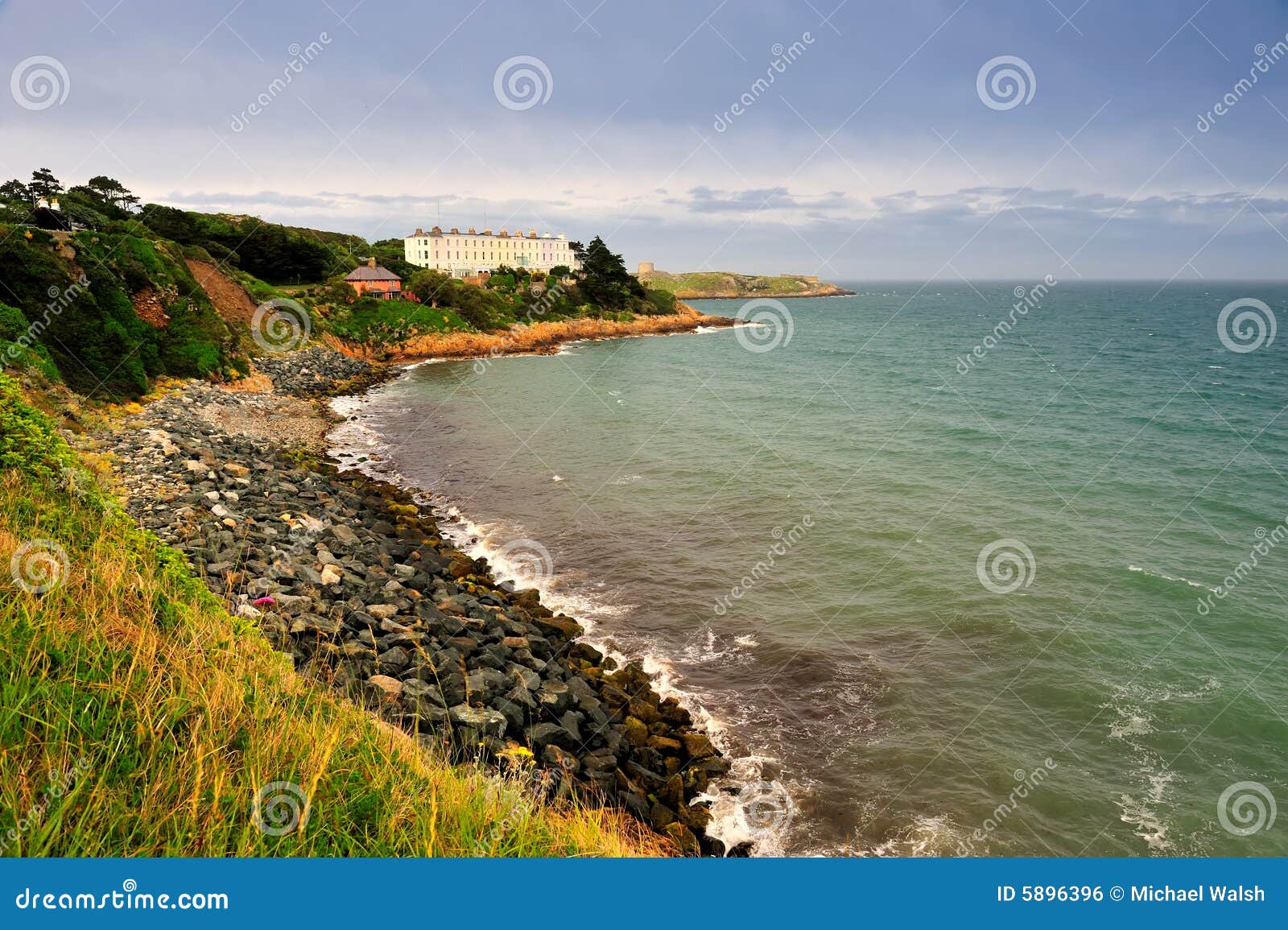 De Baai van Dublin stock foto. Image of ierland, rotsen 5896396