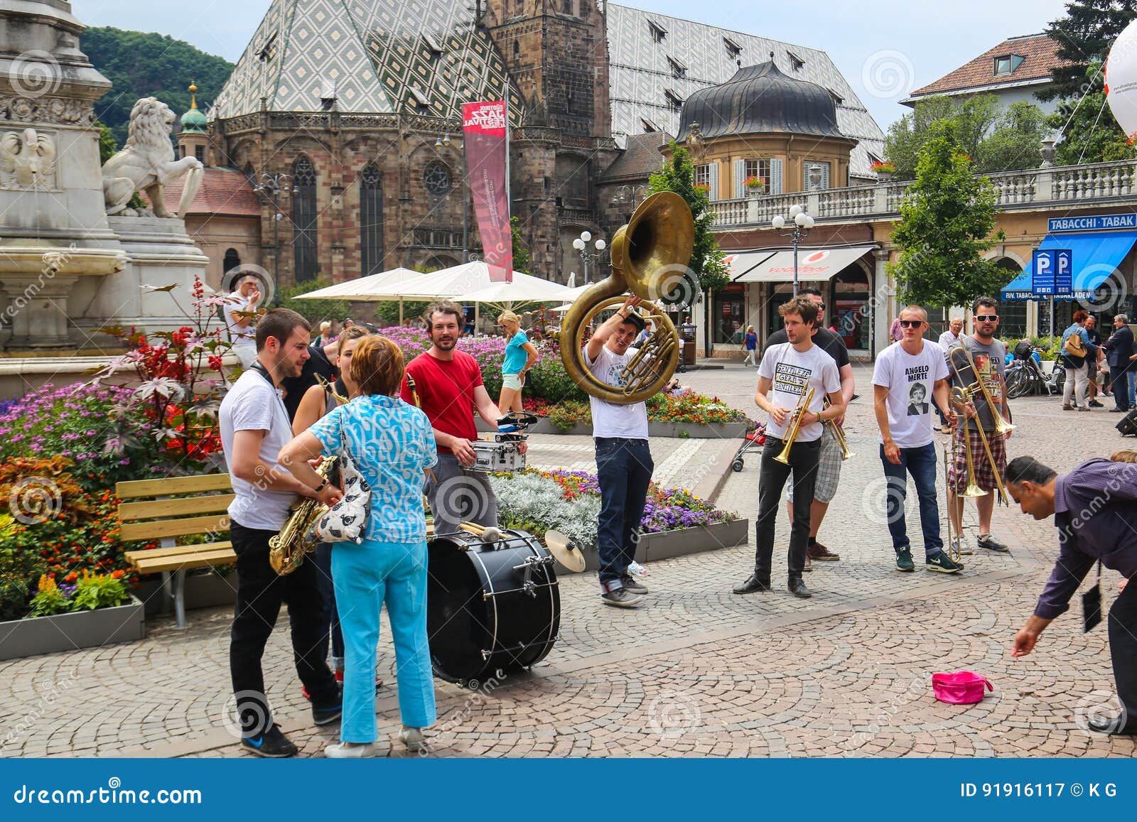 De Band Van De Straatmuziek Redactionele Fotografie Image of pret