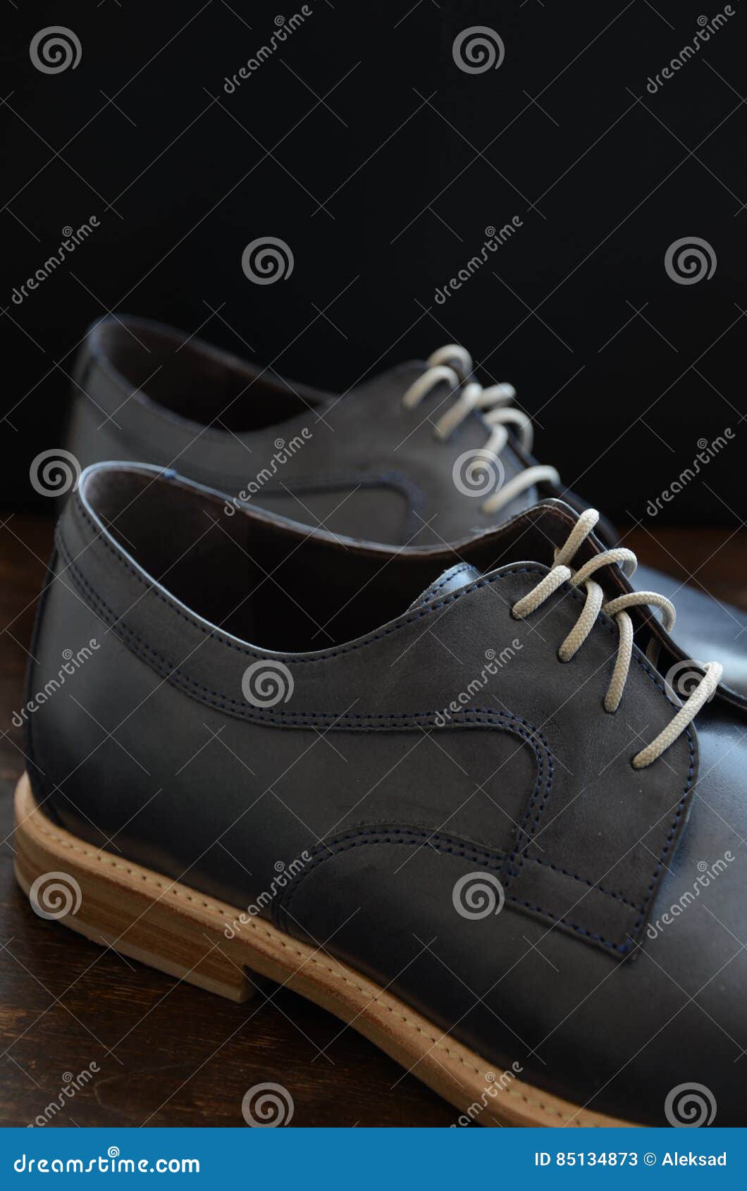 De Blauwe Schoenen Van De Leermens Stock Afbeelding - Image of blauw ...