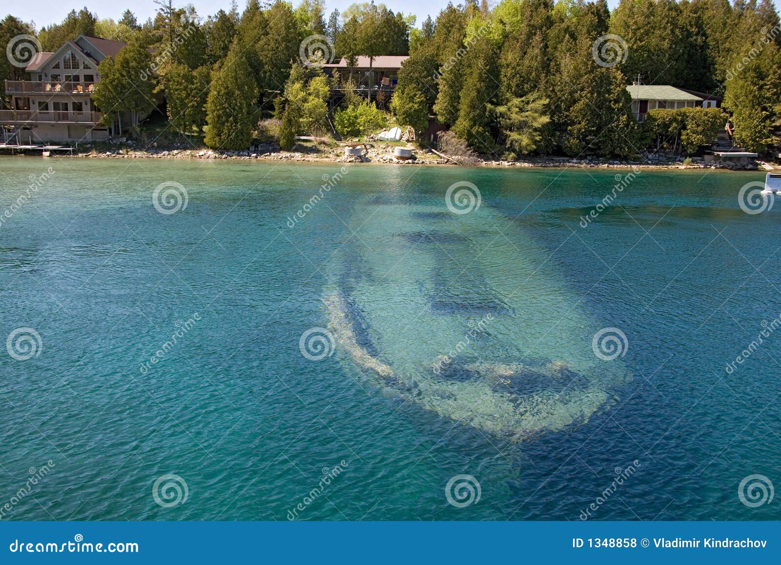 De Boot Van Tobermory Onder Water Stock Foto Image of lading, water