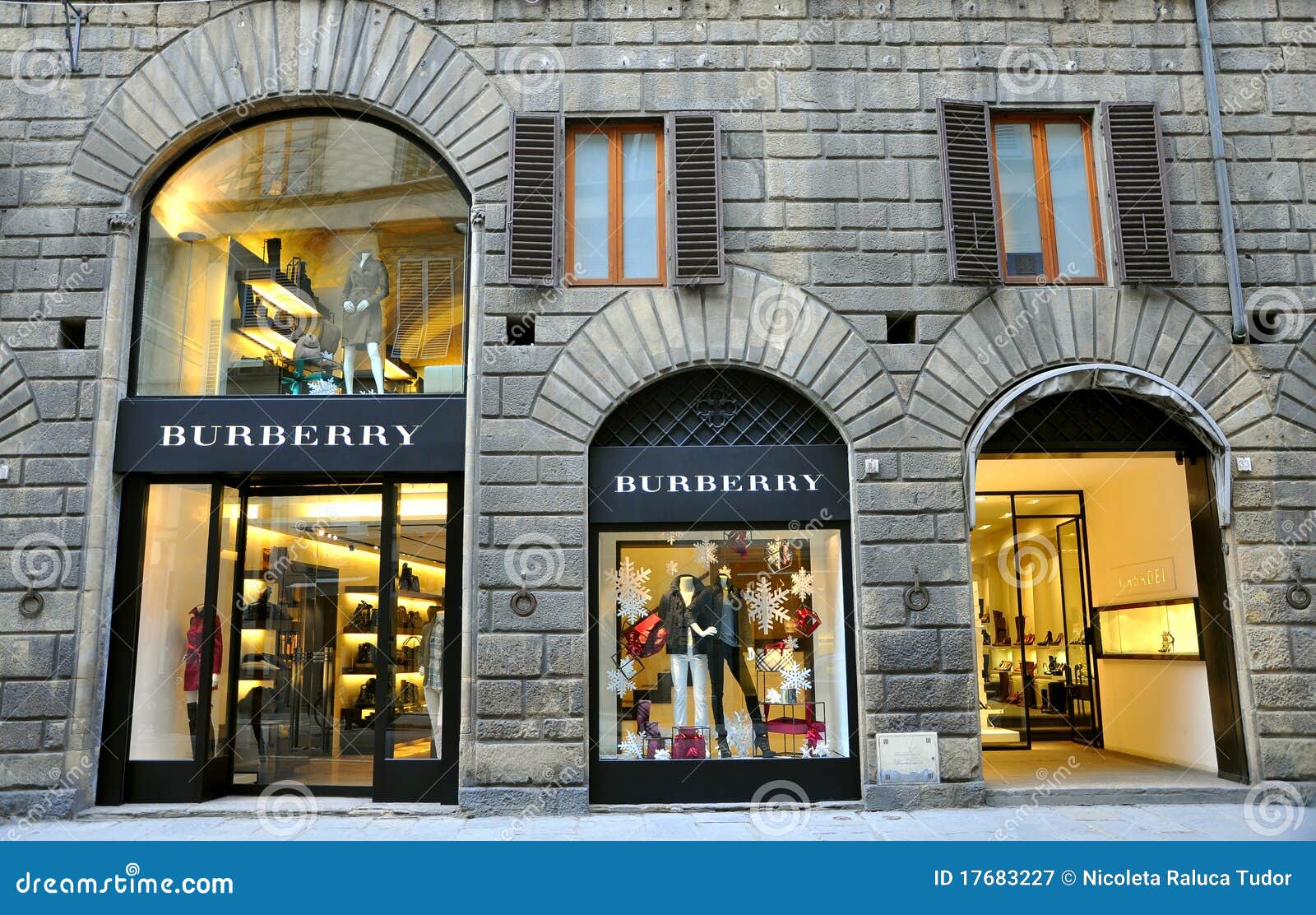 De boutique van Burberry redactionele fotografie. Image of bedrijf ...