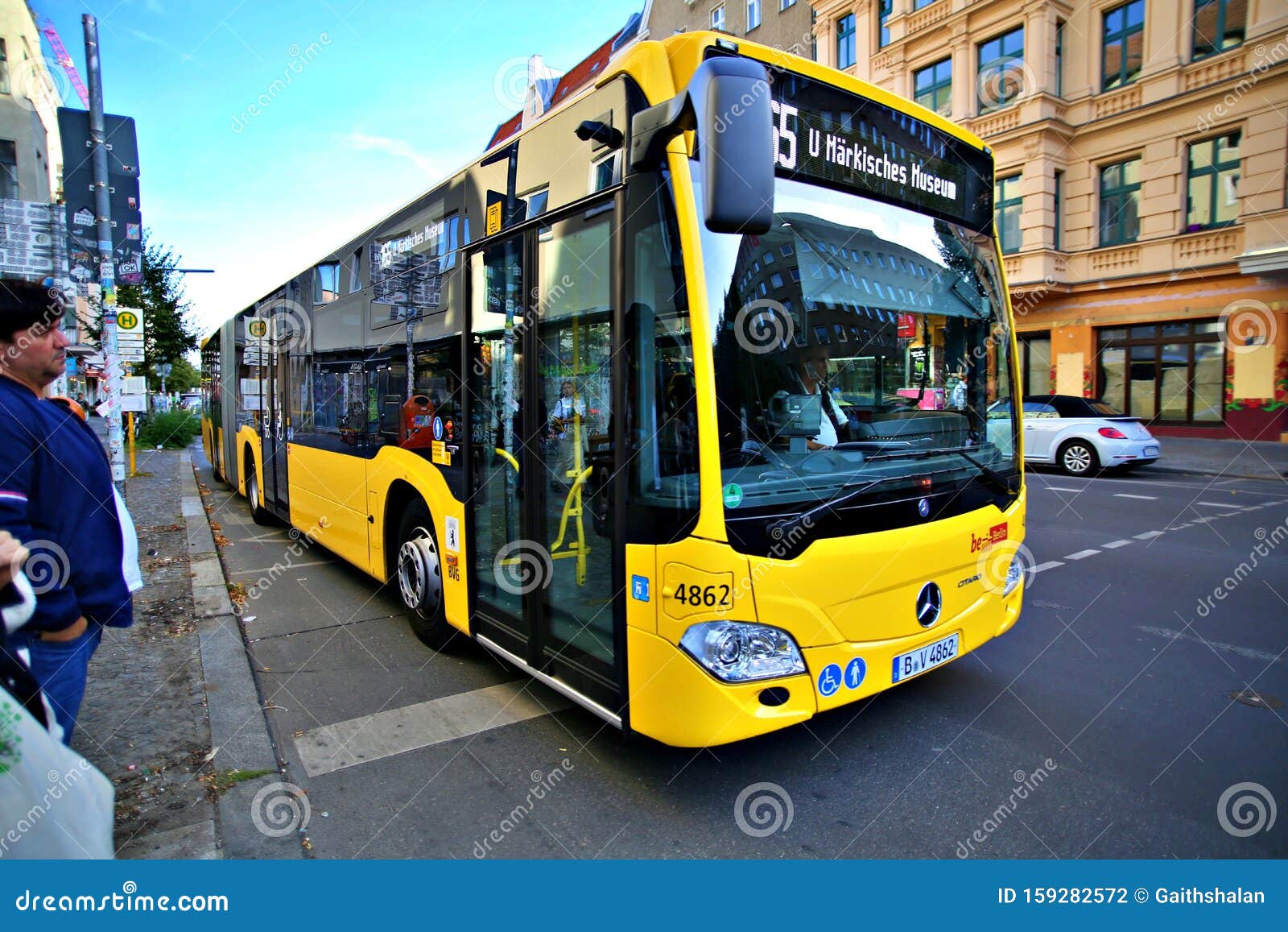 hoekpunt hout betaling De Bus Voor Het Openbaar Vervoer in Berlijn Duitsland Redactionele  Fotografie - Image of straat, passagier: 159282572