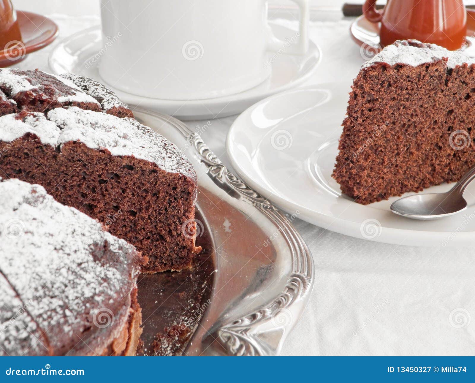 De Cake van de chocolade bij Ontbijt. De gesneden Cake van de Chocolade bij Ontbijt.