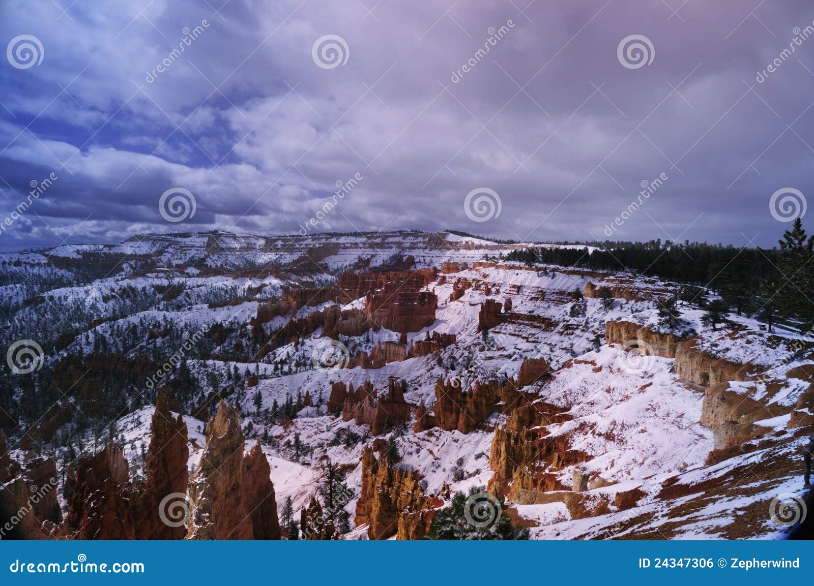 Wordt het Nationale Park van de Canion van Bryce gevestigd in zuidwestelijk Utah, binnen het Plateau van Colorado.