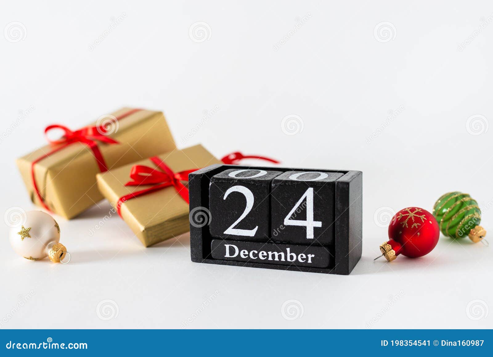 24 De Dezembro Sobre As Caixas De Presente De Calendário Em Madeira E Bolas Sobre Fundo Branco. Véspera De Natal. Projeto De Agend Imagem de Stock - Imagem de férias, alegre: 198354541 24 De Dezembro Sobre As Caixas De Presente De Calendário Em Madeira E Bolas Sobre Fundo Branco. Véspera De Natal. Projeto De Agend Imagem de Stock - Imagem de férias, alegre: 198354541