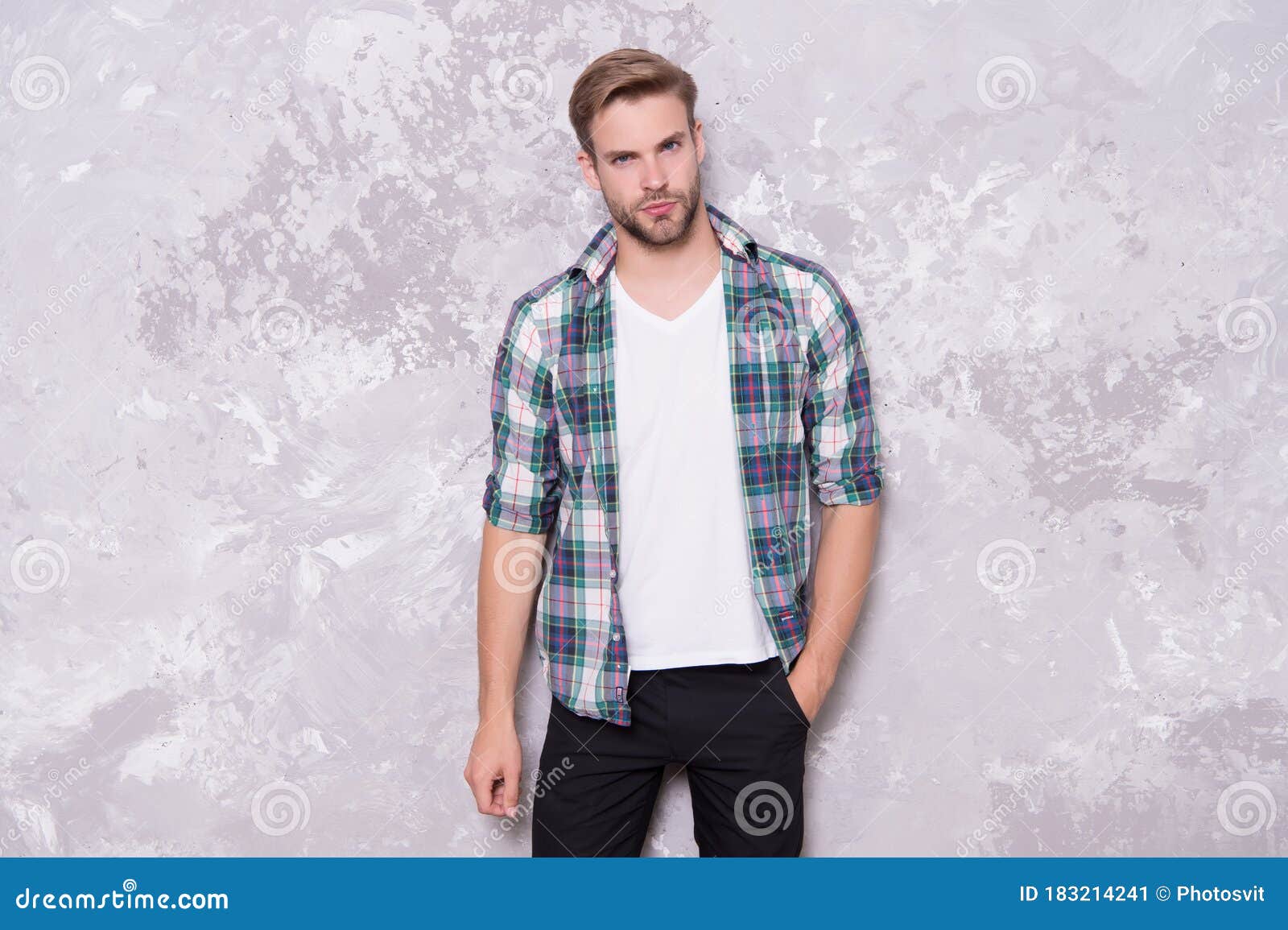 De Diseño. Fondo Abstracto De Estilo Masculino. Un Tipo Guapo Con Ropa Elegante. Armario Diario Para Hombres. Ropa De Hombre Imagen de archivo - Imagen de tendencia, equipo: 183214241 De Diseño. Fondo Abstracto De Estilo Masculino. Un Tipo Guapo Con Ropa Elegante. Armario Diario Para Hombres. Ropa De Hombre Imagen de archivo - Imagen de tendencia, equipo: 183214241