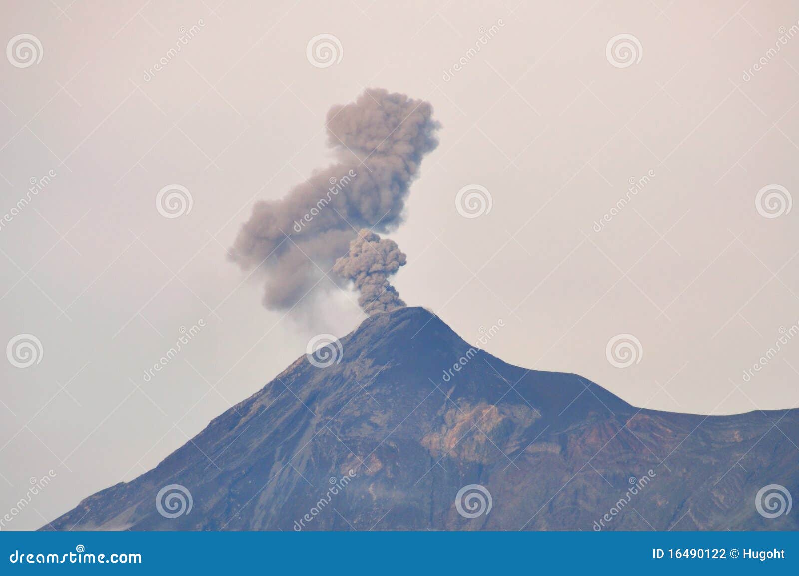 De Fuego Volcan的危地马拉库存照片 图片包括有山脉 旅行 游人 风景 中央