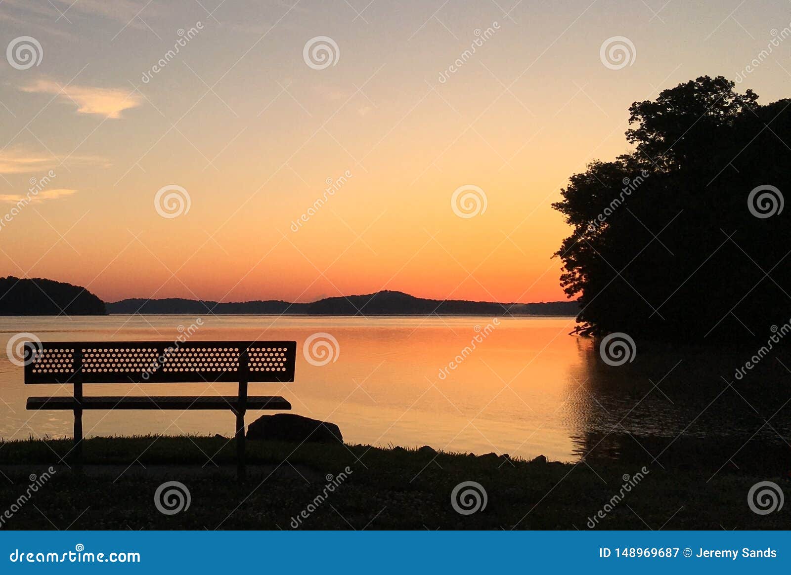 De Gloed van een Nieuwe Dag. Dawn At Chickamauga Lake, mooie zonsopgang