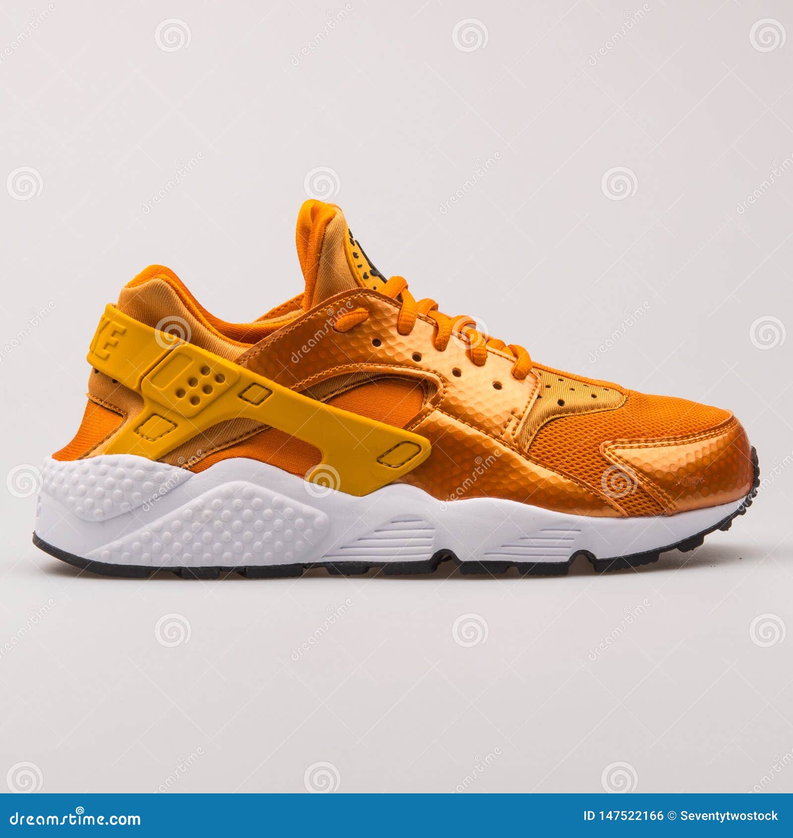 beet Bestuurbaar Reductor De Gouden Tennisschoen Van Nike Air Huarache Run Redactionele Foto - Image  of product, looppas: 147522166