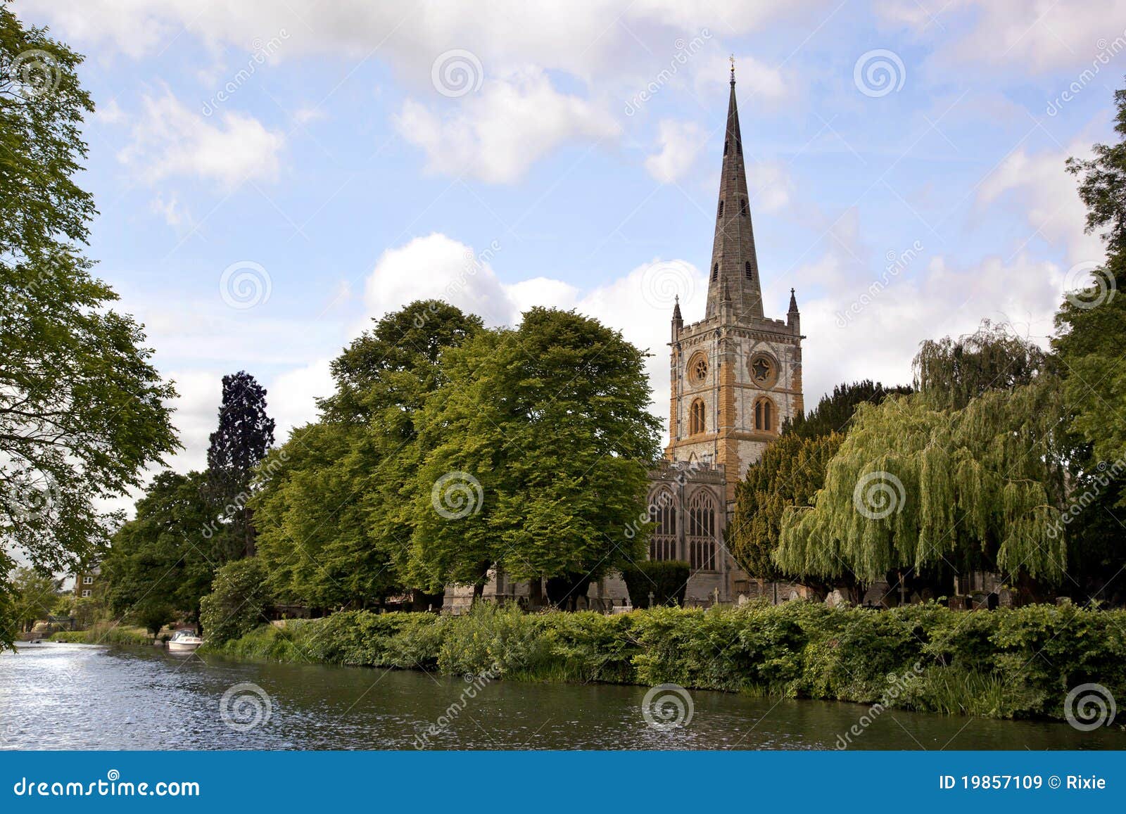 De heilige Kerk van de Drievuldigheid. Heilige Tinity Kerk, Stratford - op-Avon. Plaats van het graf van William Shakespeare.