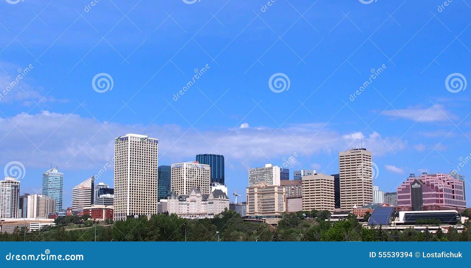 De Horizon van Edmonton redactionele stock afbeelding. Image of blauw