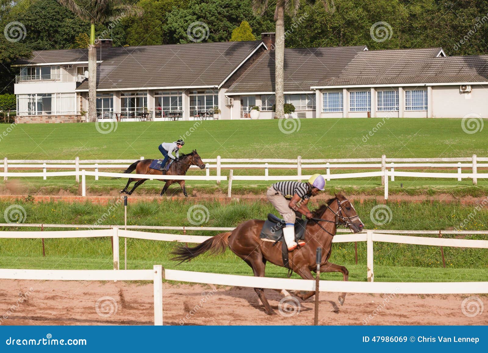 De Jockey Closeup Running Track Van Het Raspaard Redactionele Stock