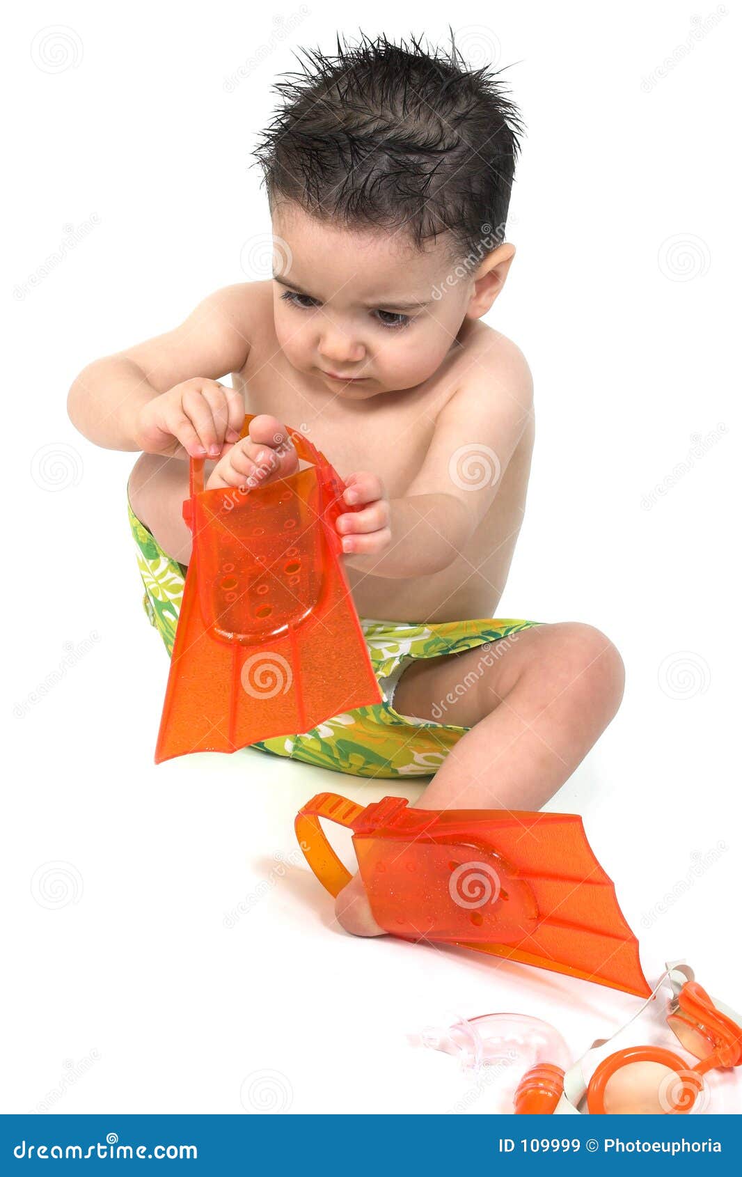 De Jongen Van De Baby in Zwempak En Vinnen Stock Afbeelding Image of actief spelen 109999