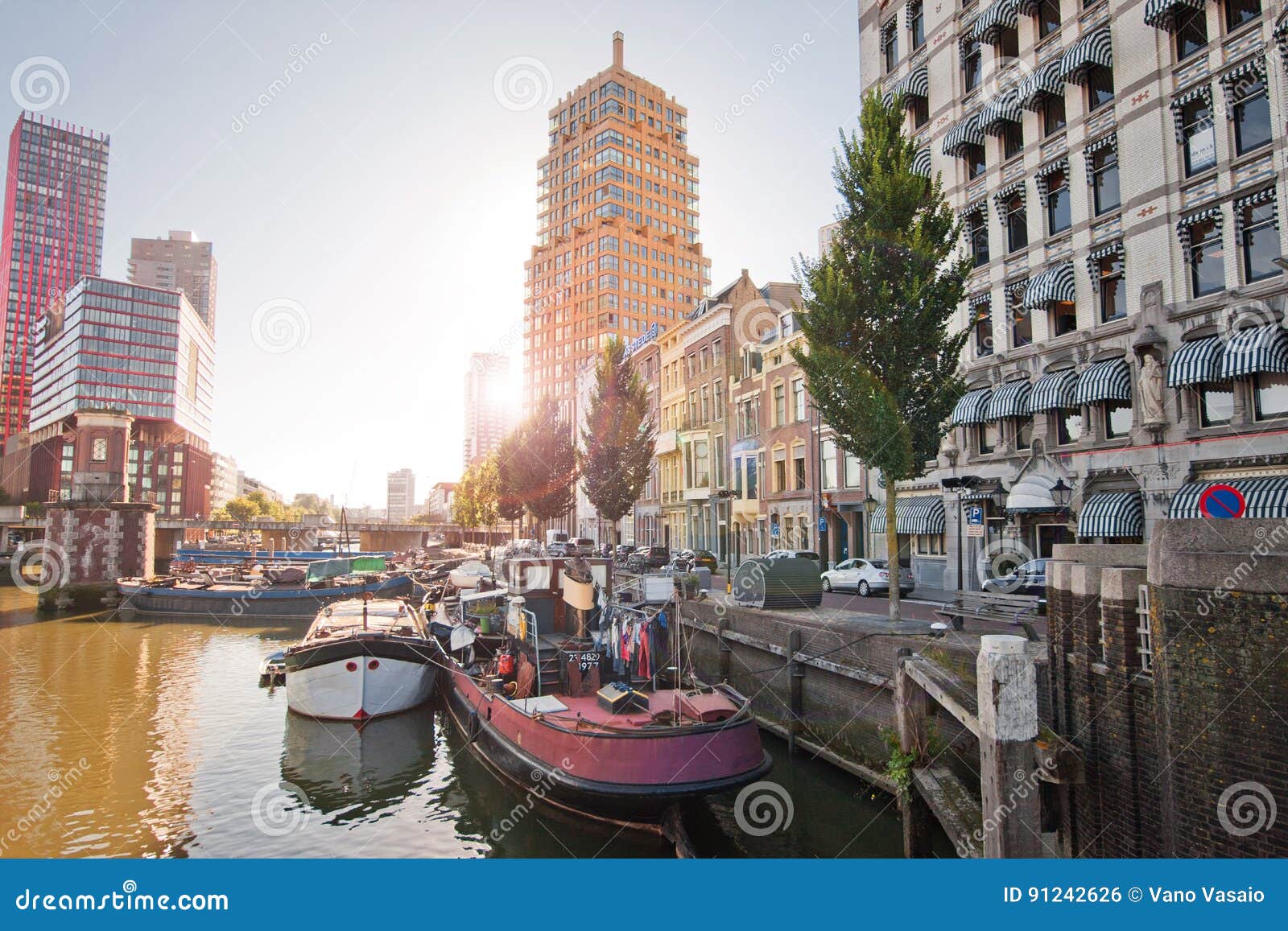 De Kanalen Van Rotterdam Redactionele Foto. Image Of Kanaal - 91242626
