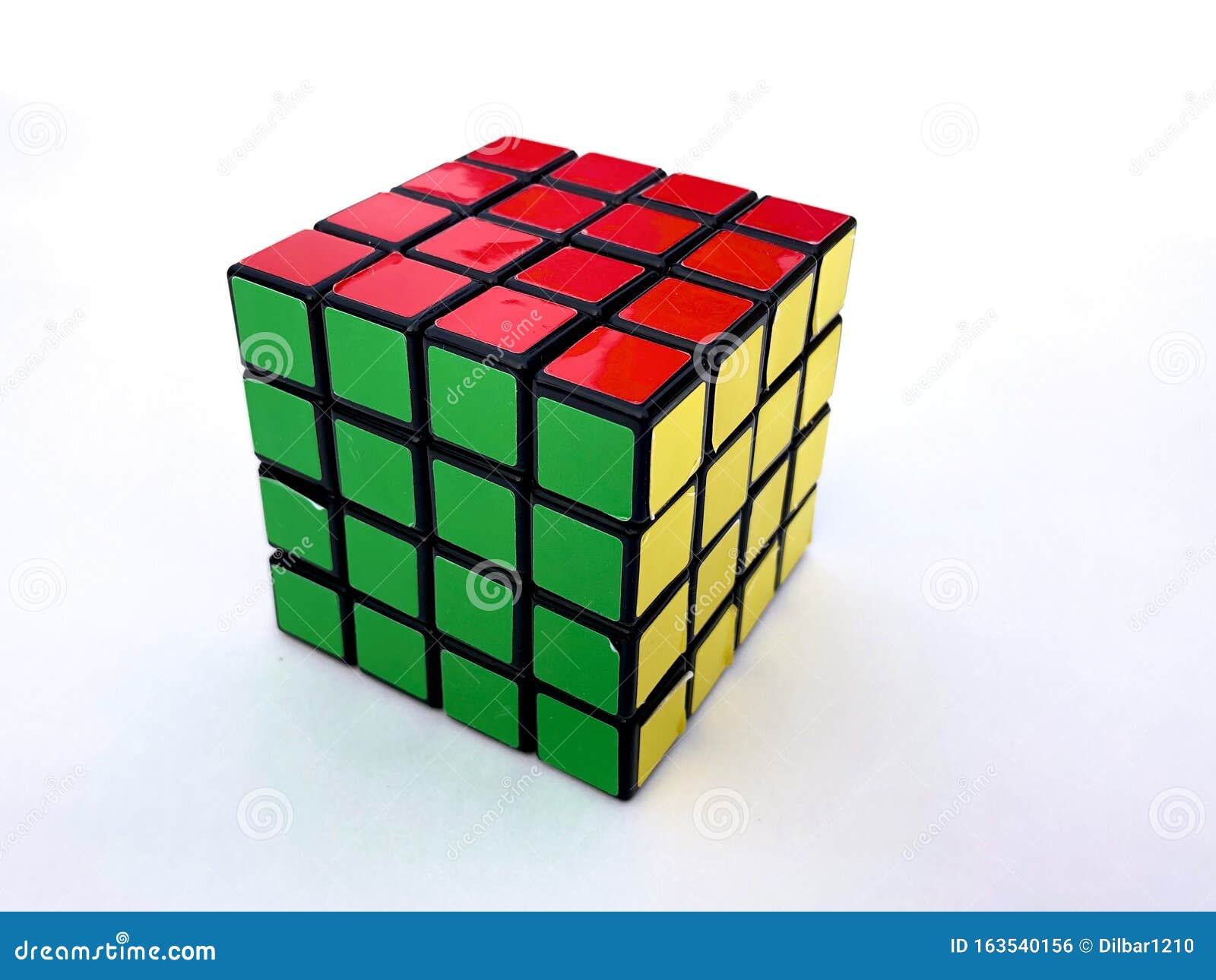 De Kubus Van Het Gekleurde Rubik Met Gezichten Van Rode, Gele Kleuren Op Een Witte Achtergrond Redactionele Foto - Image of raadsel, kerel: 163540156
