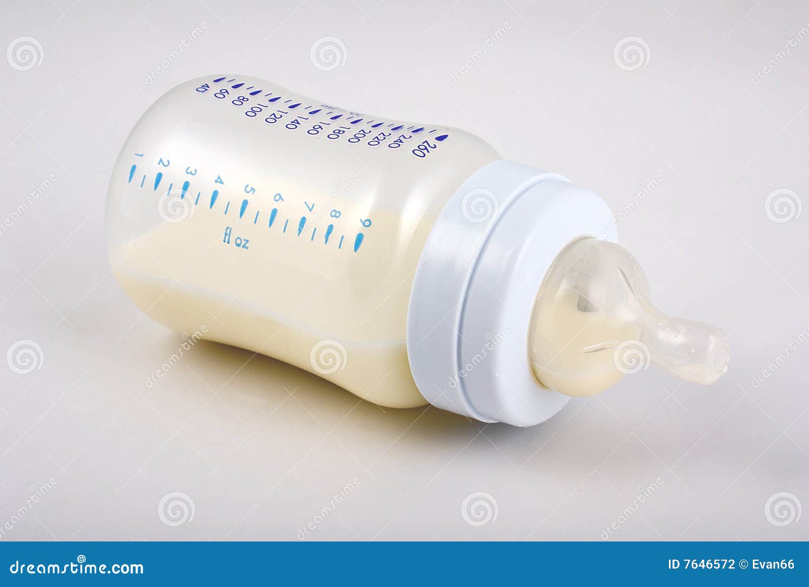 De melkfles van de baby stock foto. Image of gezondheid 7646572