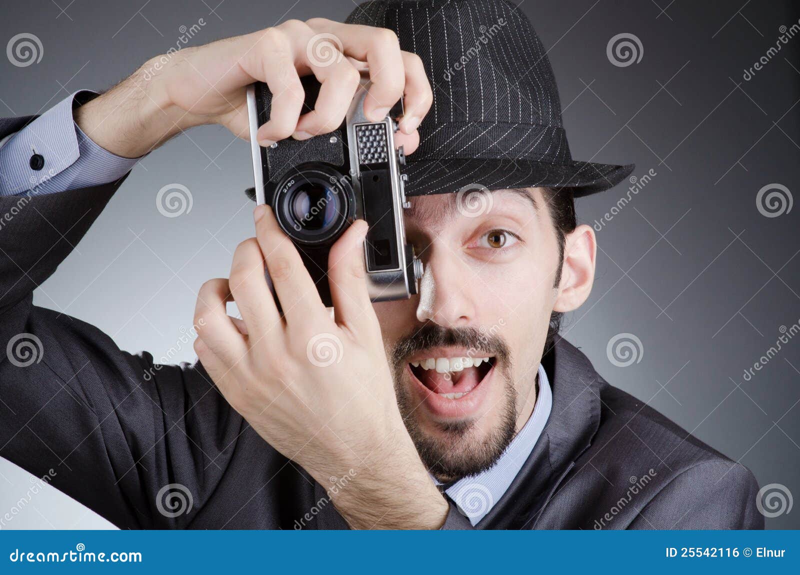 De Mens Van De Fotograaf Met Camera Stock Foto Image of multimedia