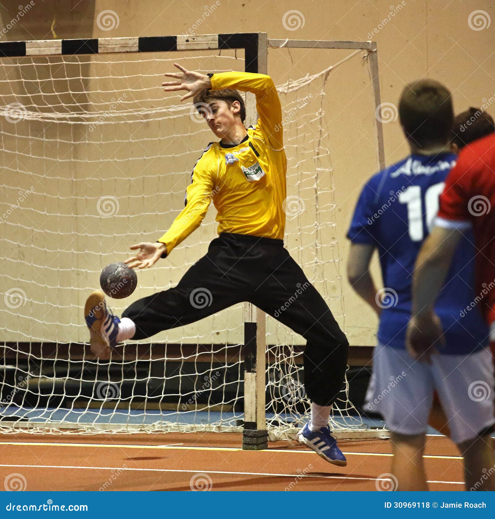 De Mensen Goalie Bal Van Het Handbalteam Redactionele Stock Foto
