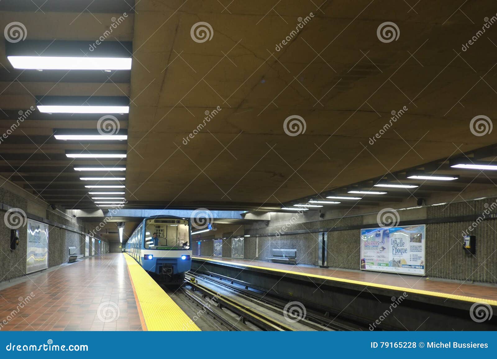 De Metropost Van Montreal Viau (metro) Redactionele Stock Foto - Image ...