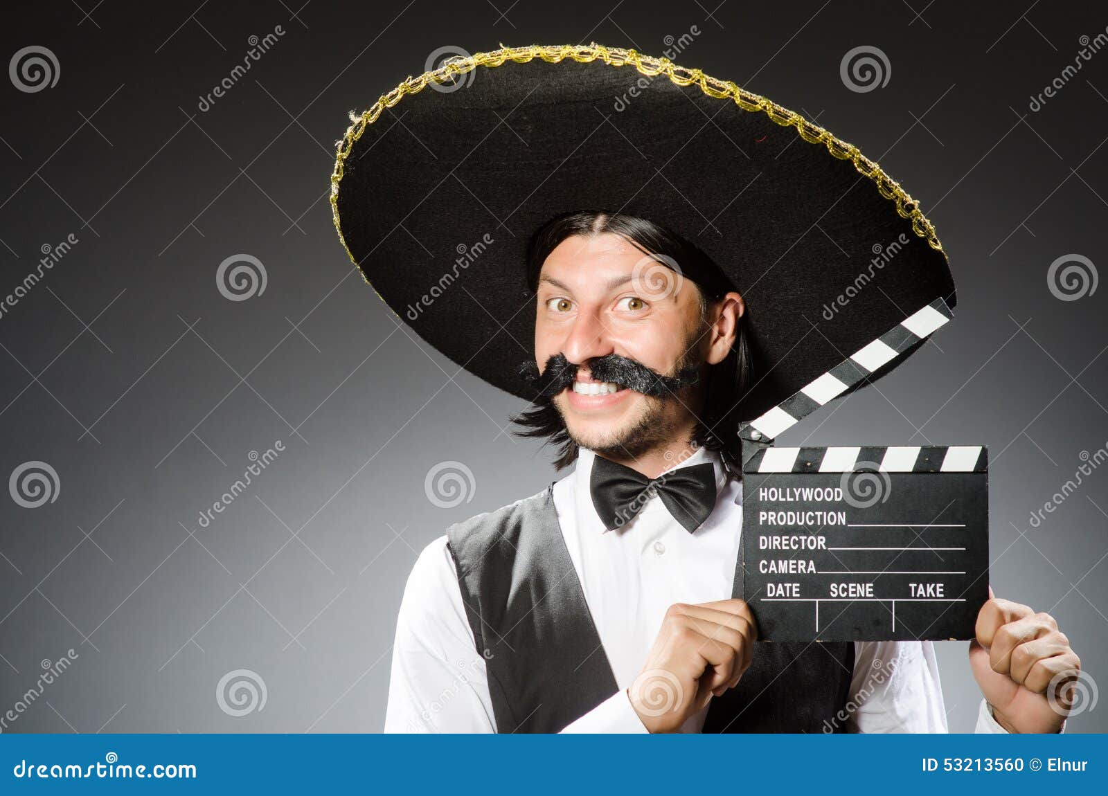 De Mexicaanse mens draagt sombrero op wit
