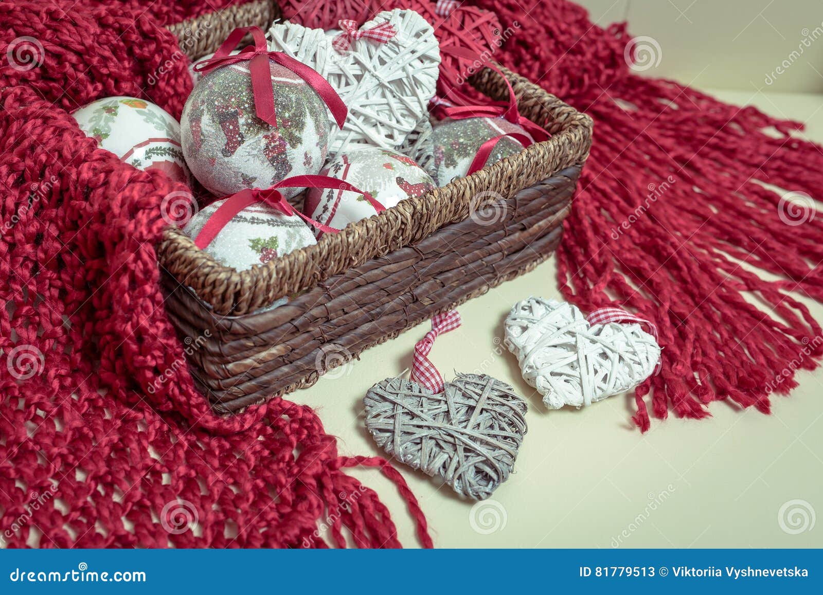 De Natuurlijke Wol Breide Rode Sjaal Kerstmisdecoratie in De Vorm Van ...