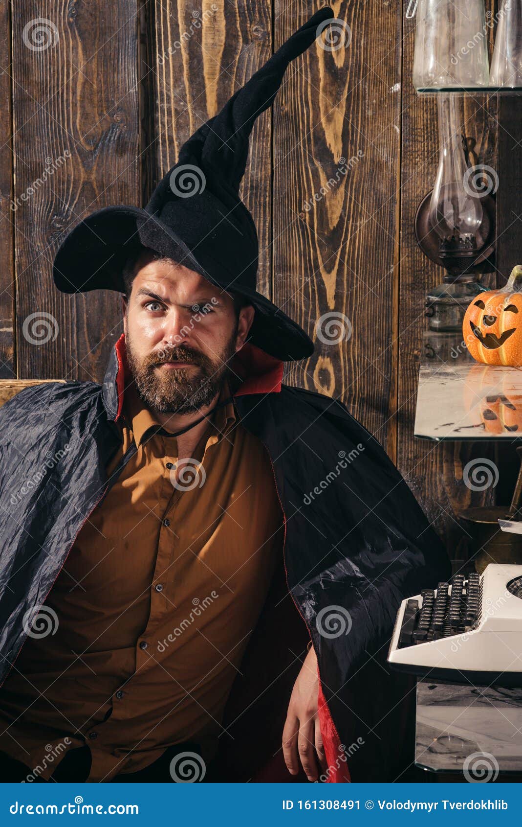 31 De Octubre Concepto De Maquillaje Y Miedo Para El Hombre Fiesta De Celebración Gracioso Asistente Sobre Los Antecedentes De Ha Imagen de archivo - Imagen de magos, hada: 161308491 31 De Octubre Concepto De Maquillaje Y Miedo Para El Hombre Fiesta De Celebración Gracioso Asistente Sobre Los Antecedentes De Ha Imagen de archivo - Imagen de magos, hada: 161308491