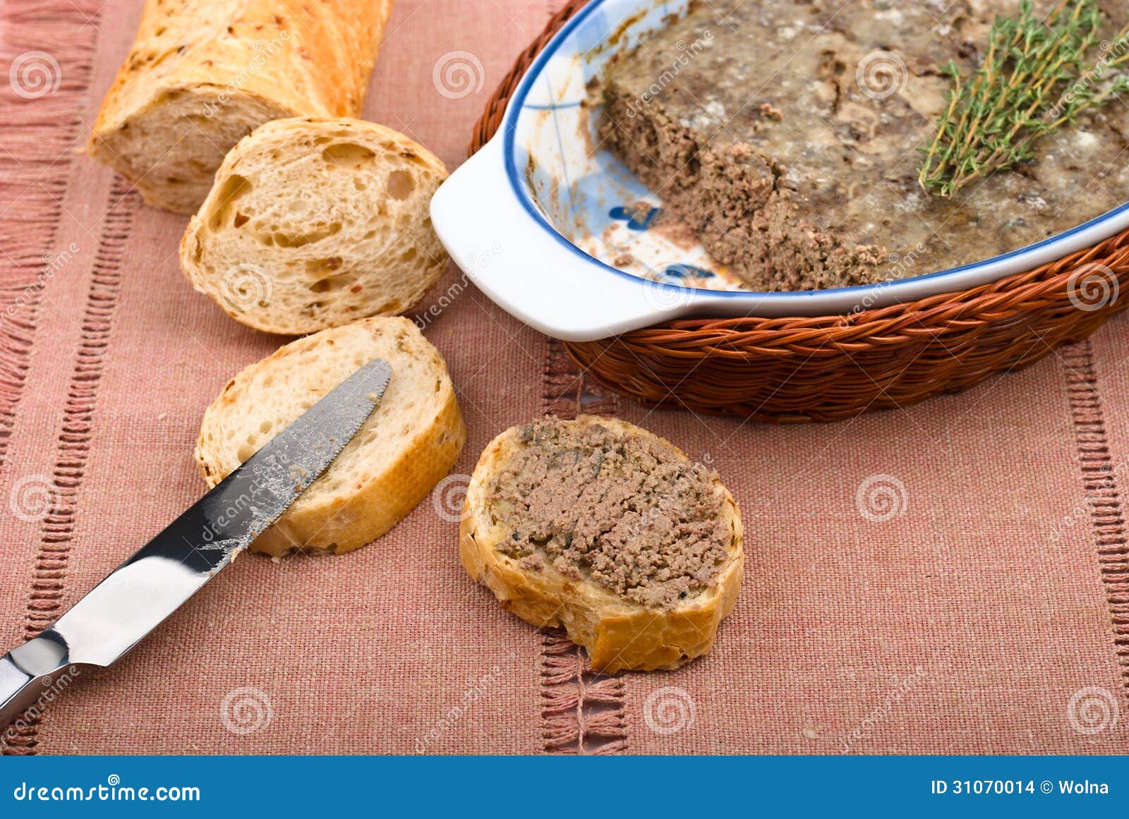 De Pastei Van De Kippenlever Op Brood Stock Foto Image of