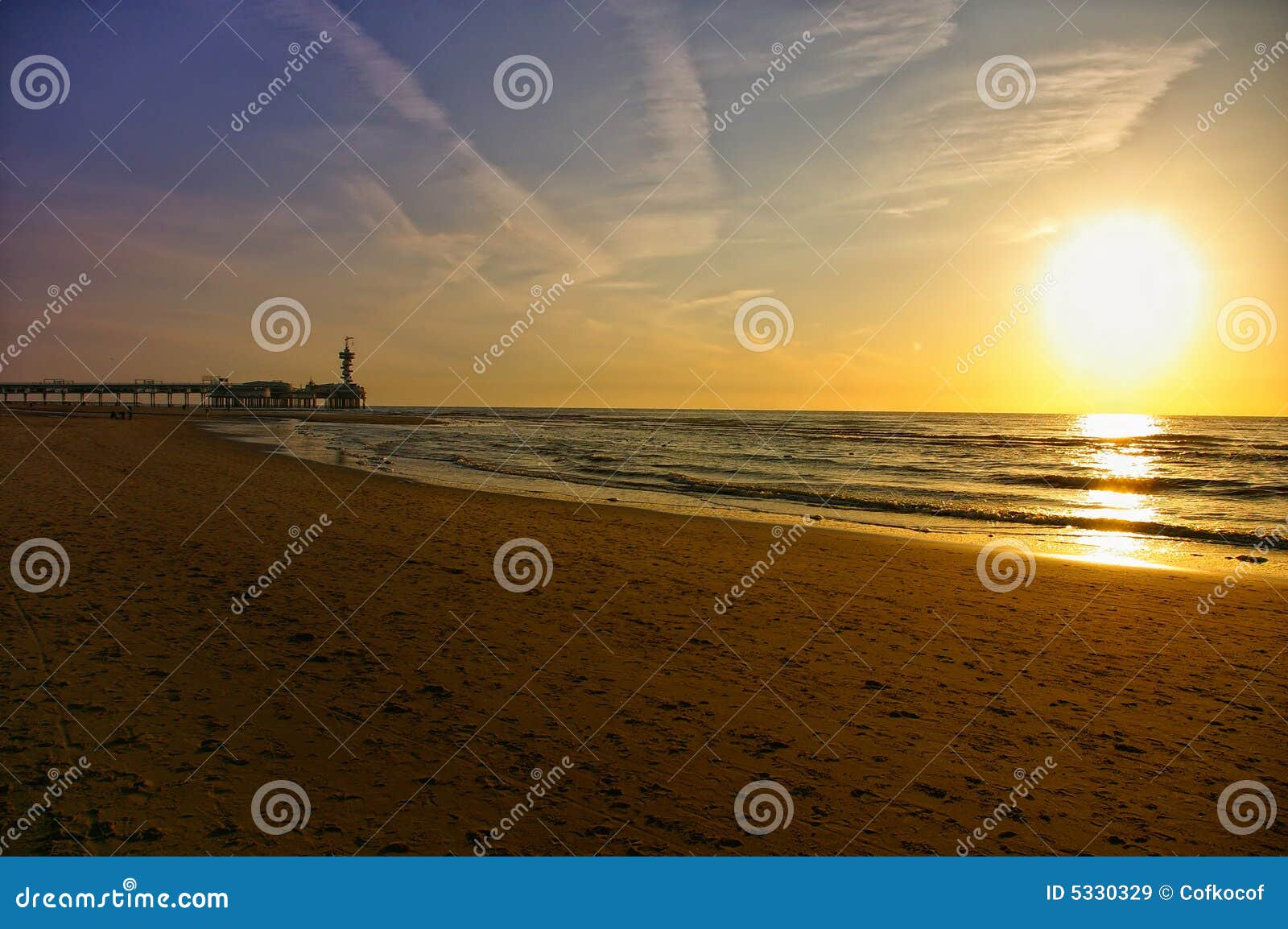 de pier in scheveningen the netherlands