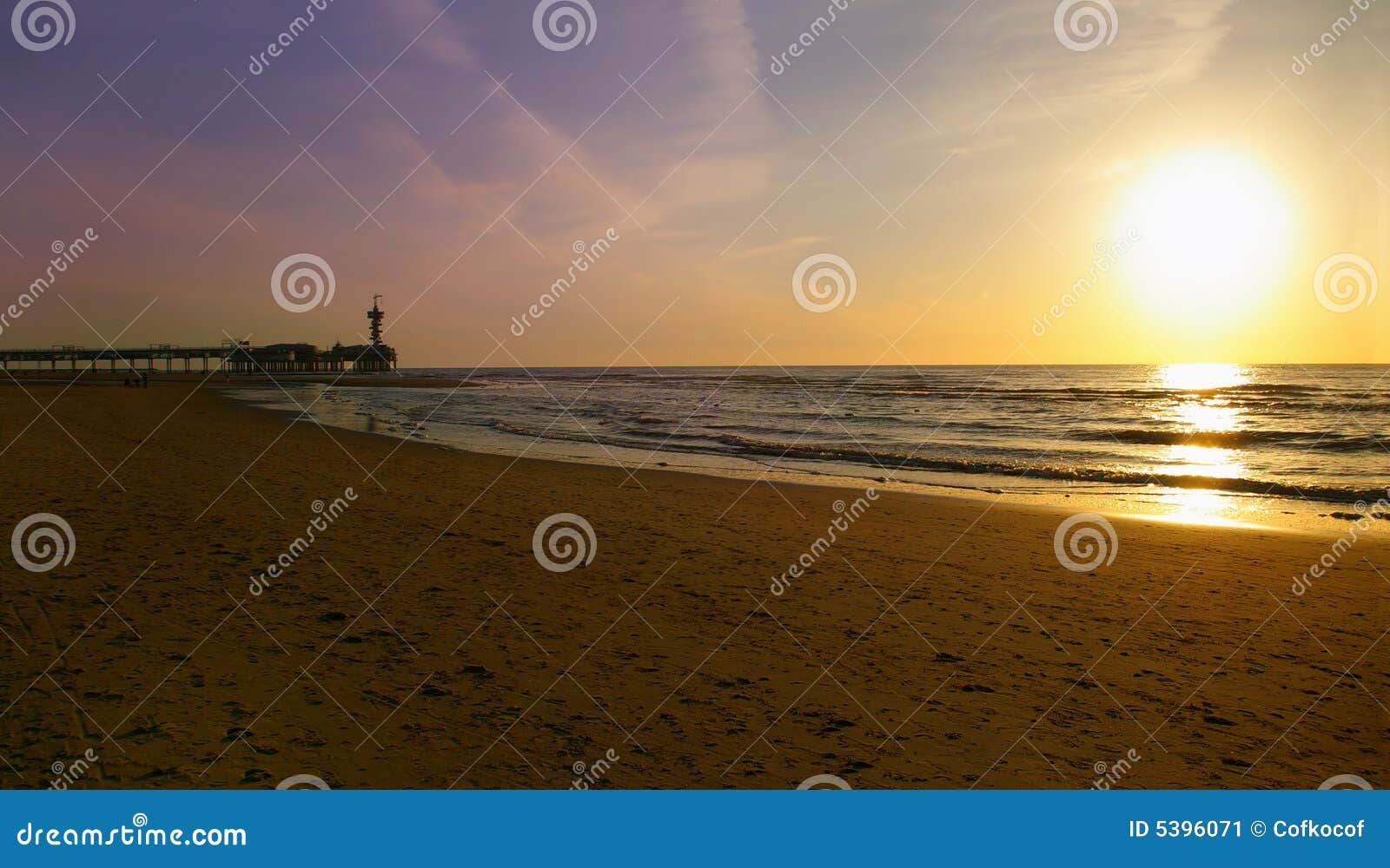 de pier in scheveningen the netherlands