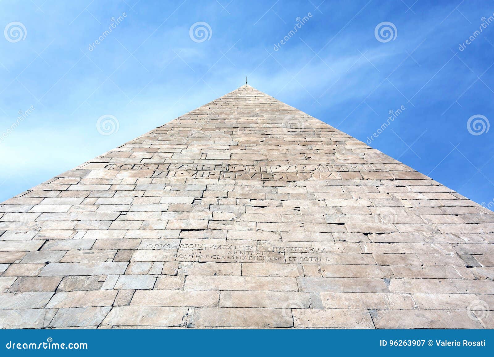 De Piramide Van Cestius in Rome Stock Afbeelding - Image of voorbij ...