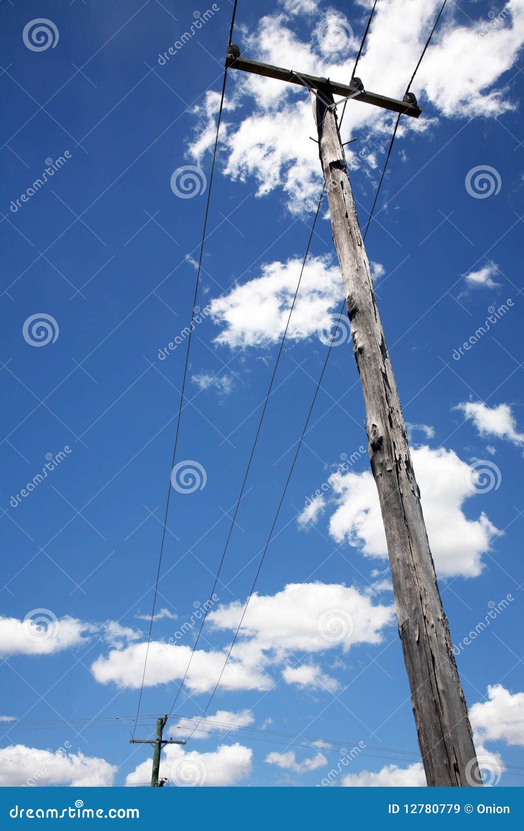 De Polen Van De Telefoon Met Draden Stock Afbeelding Image of blauw