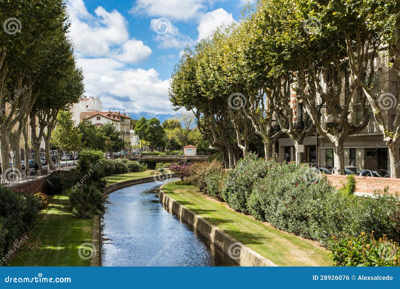 De rivier van Perpignan stock foto. Image of frans, groen 28926076