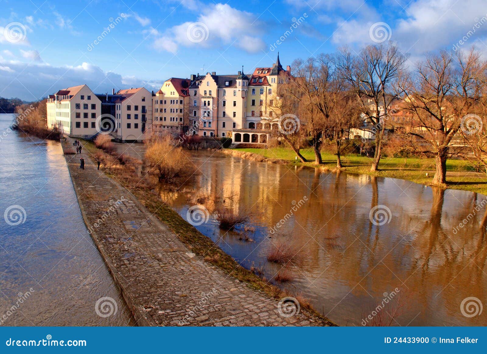 De Rivier Van Regensburg En Van Donau, Beieren, Duitsland ...