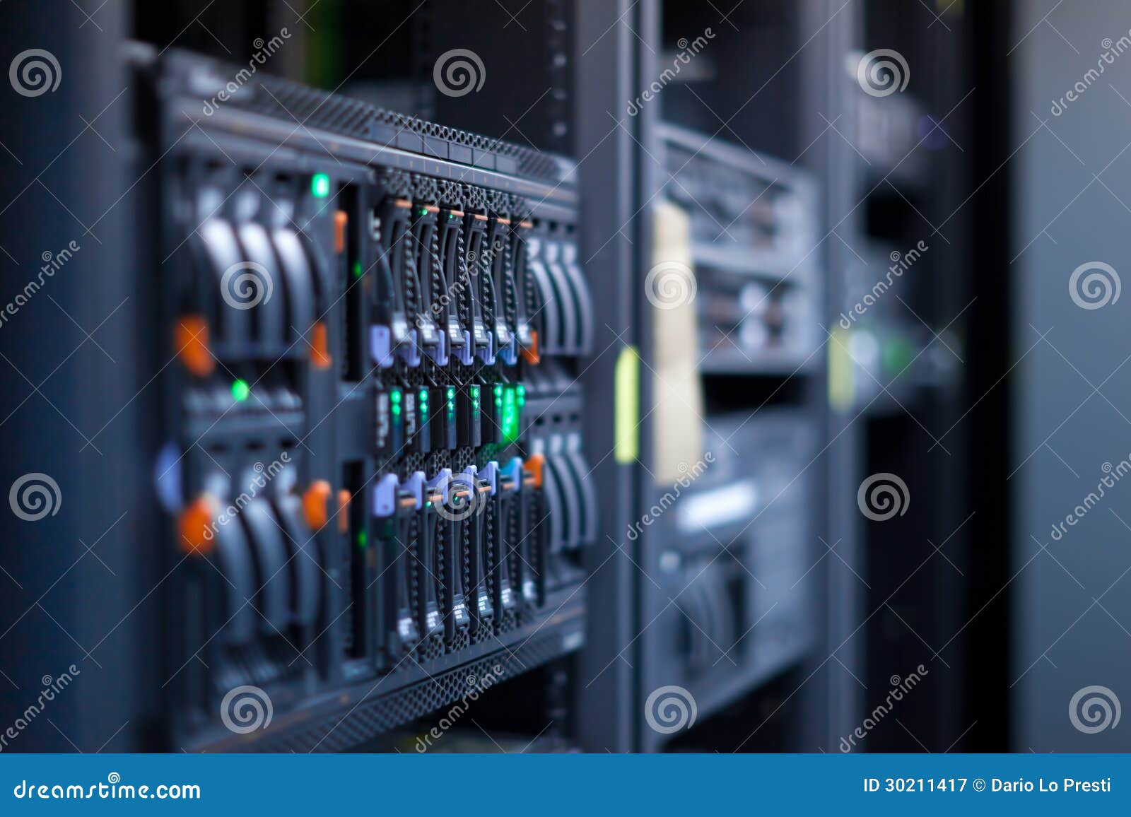 De servers van het netwerk in een gegevenscentrum. Slik diepte van Gebied